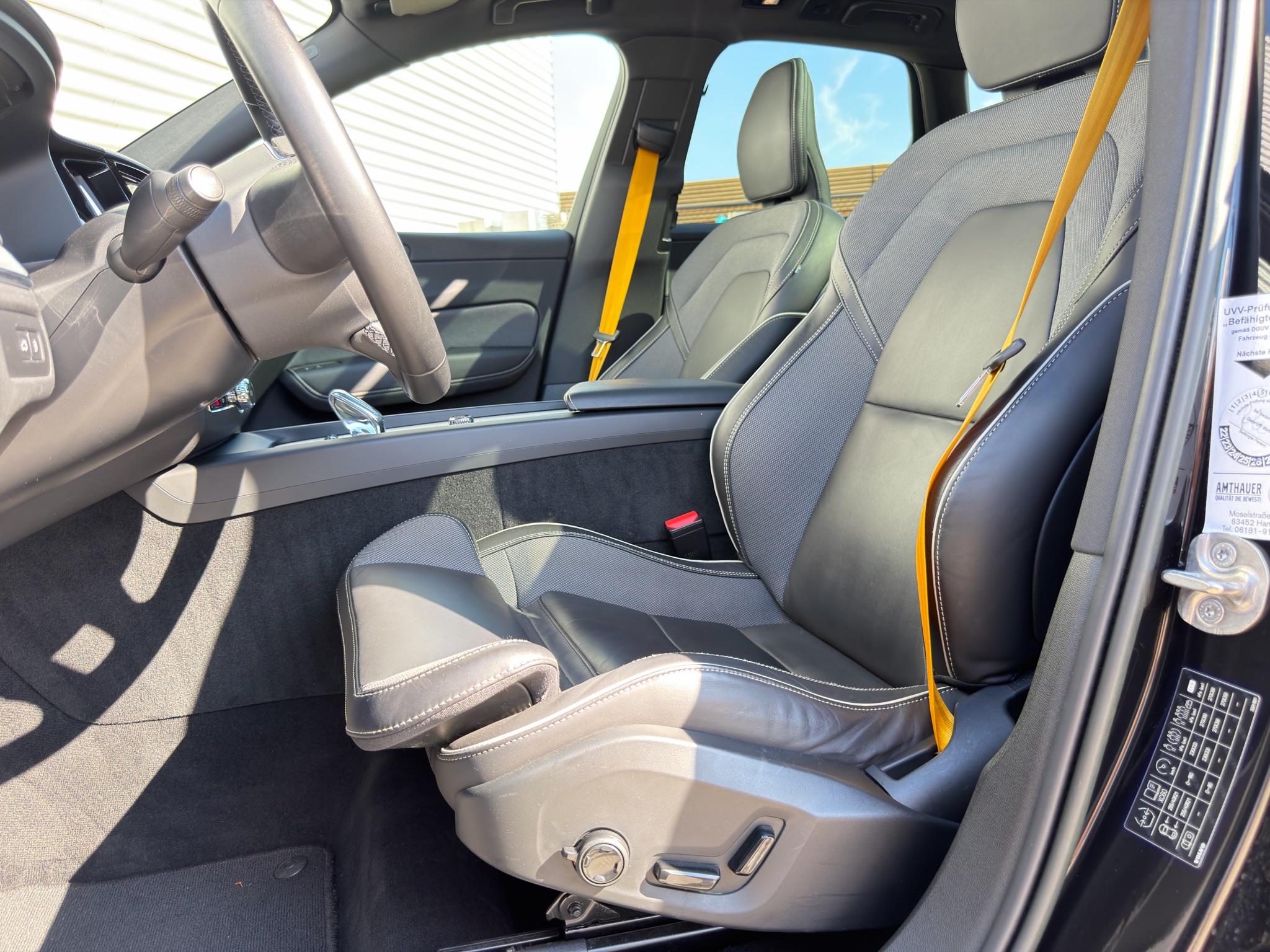 
								Volvo XC60 T8 AWD POLESTAR ENGINEERED 2023 full									