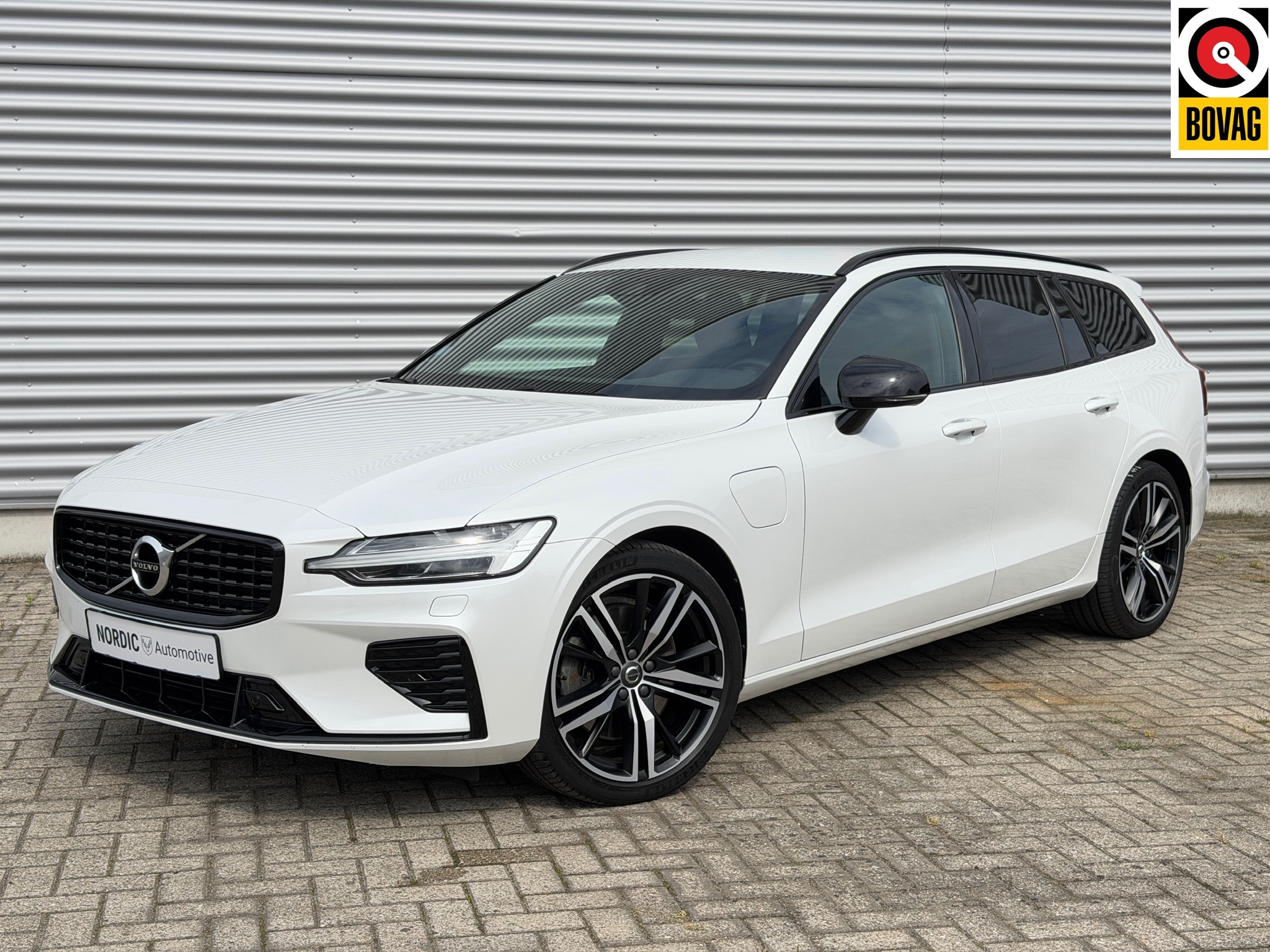Volvo V60 T6 R-Line RECHARGE plug-in hybrid
