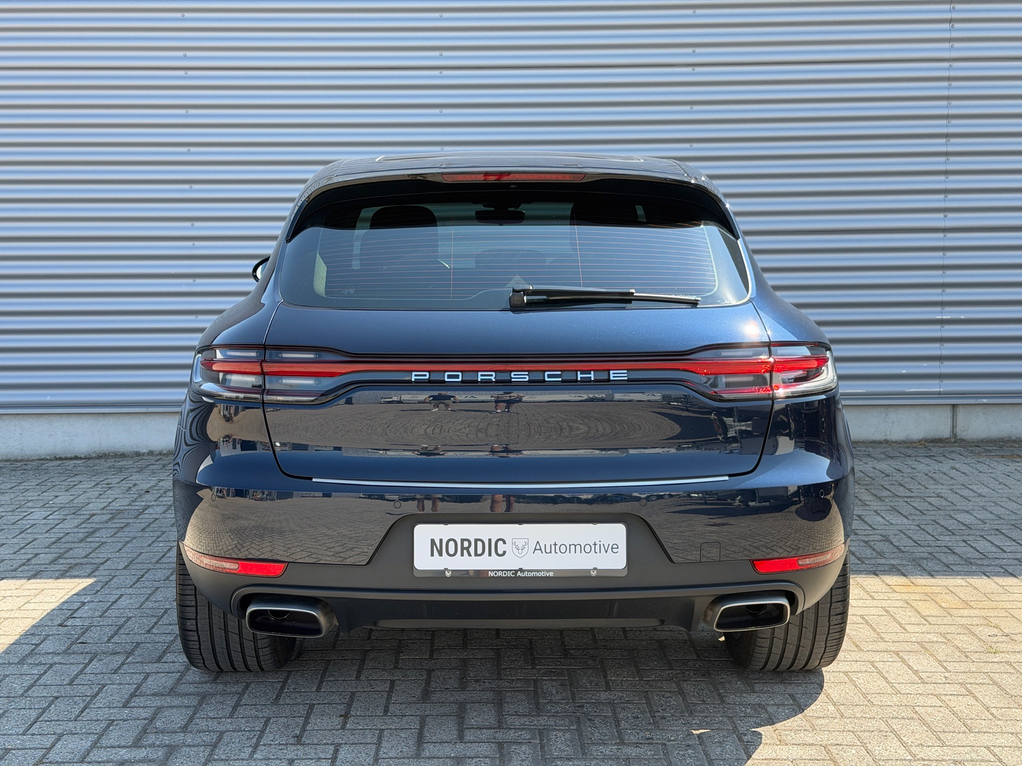 
								Porsche Macan 2.0 AWD full									