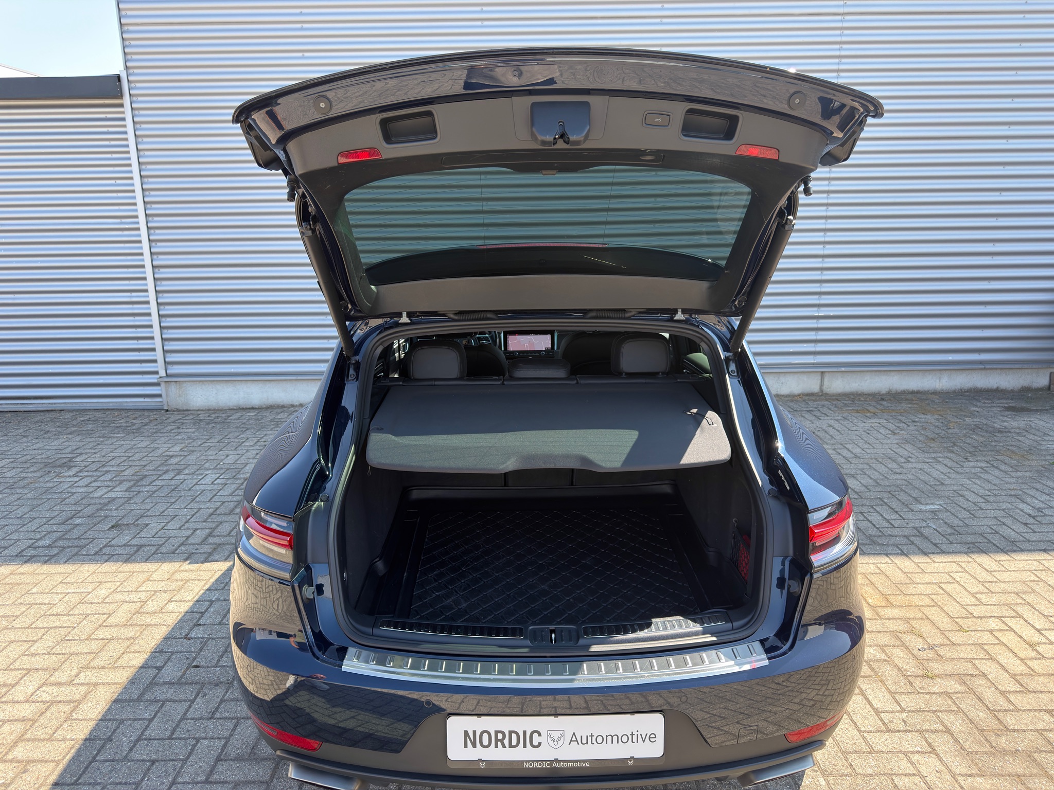 
								Porsche Macan 2.0 AWD full									