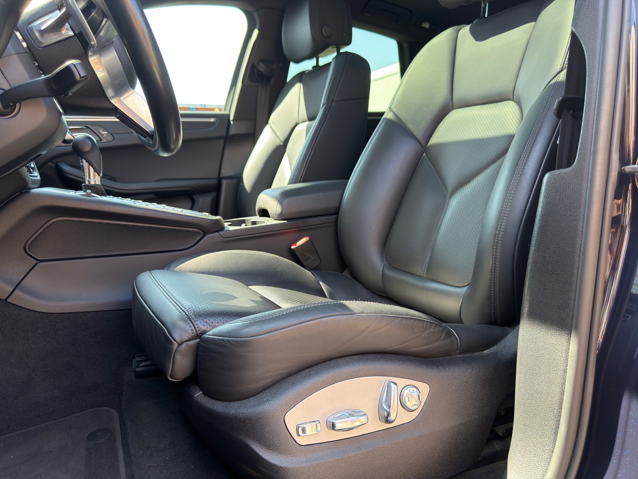 
								Porsche Macan 2.0 AWD full									