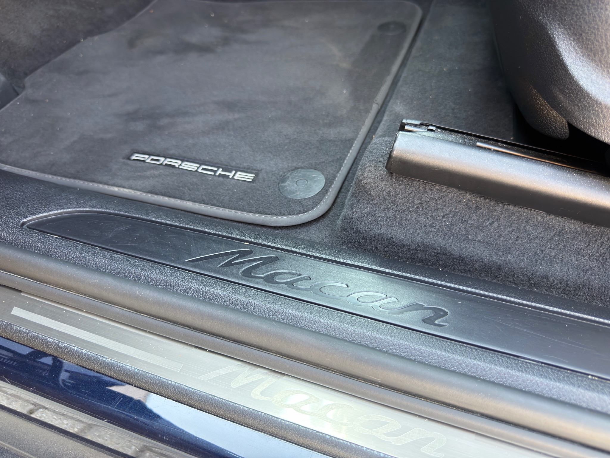 
								Porsche Macan 2.0 AWD full									