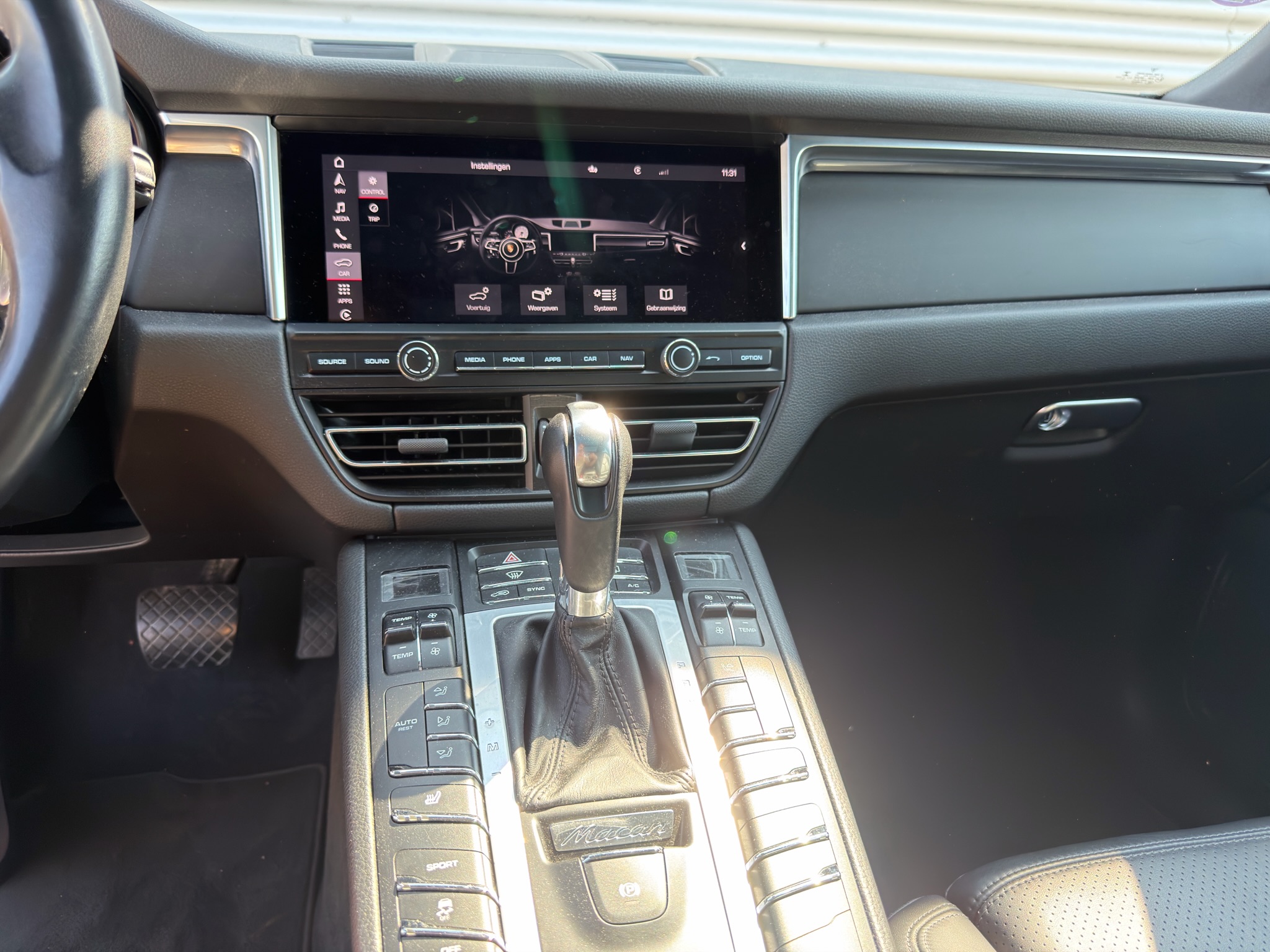
								Porsche Macan 2.0 AWD full									