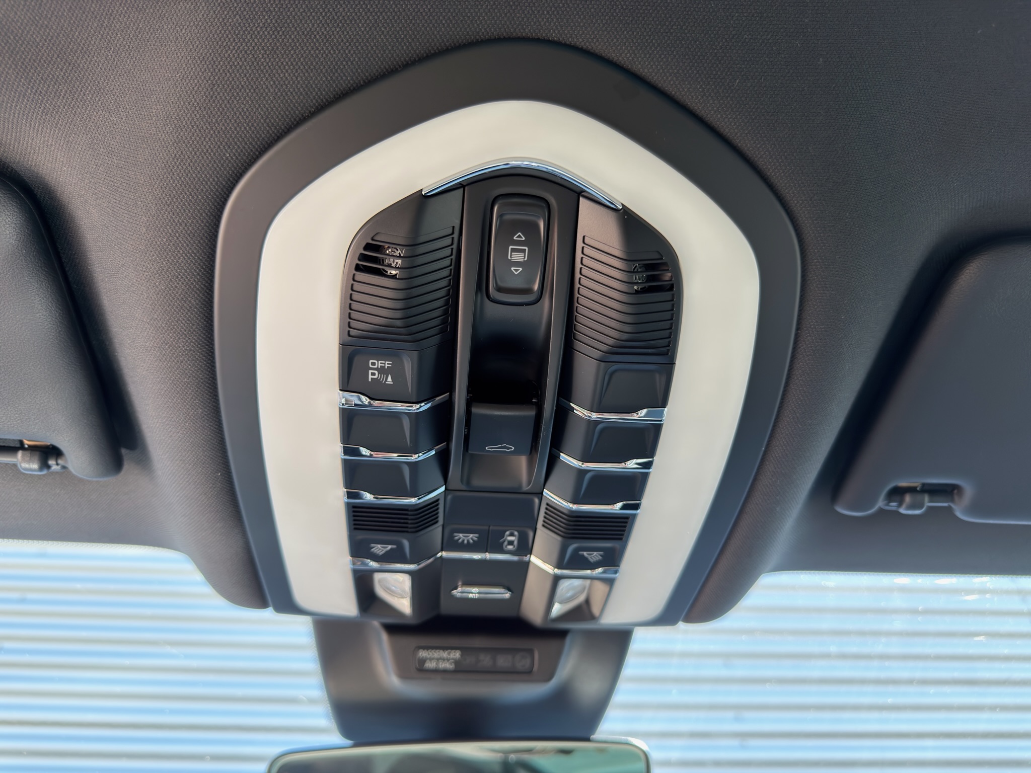 
								Porsche Macan 2.0 AWD full									