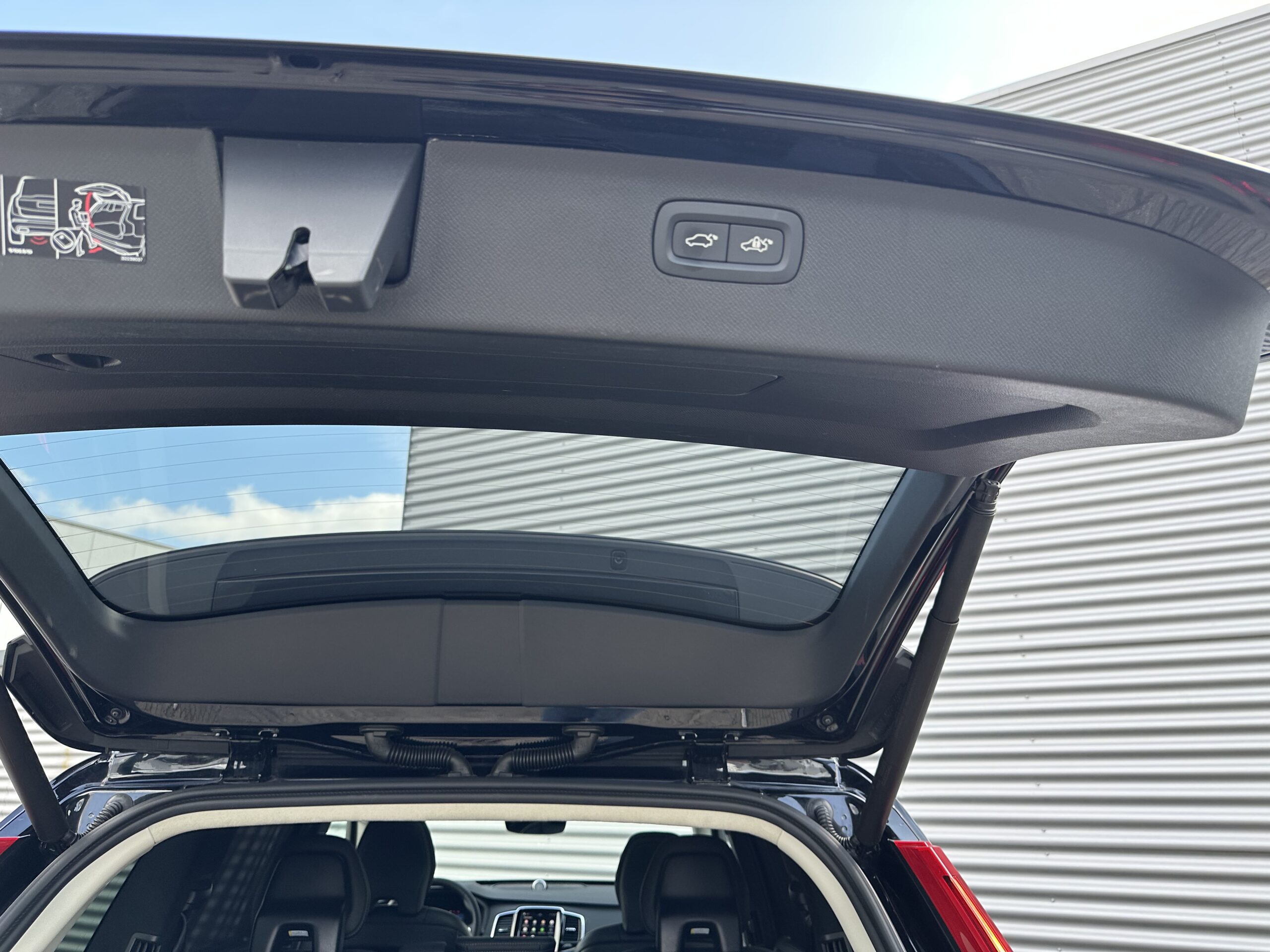 
								Volvo XC90 T8 PLUS DARK AWD RECHARGE BOWERS & WILKINS, PANORAMADAK, TREKHAAK full									