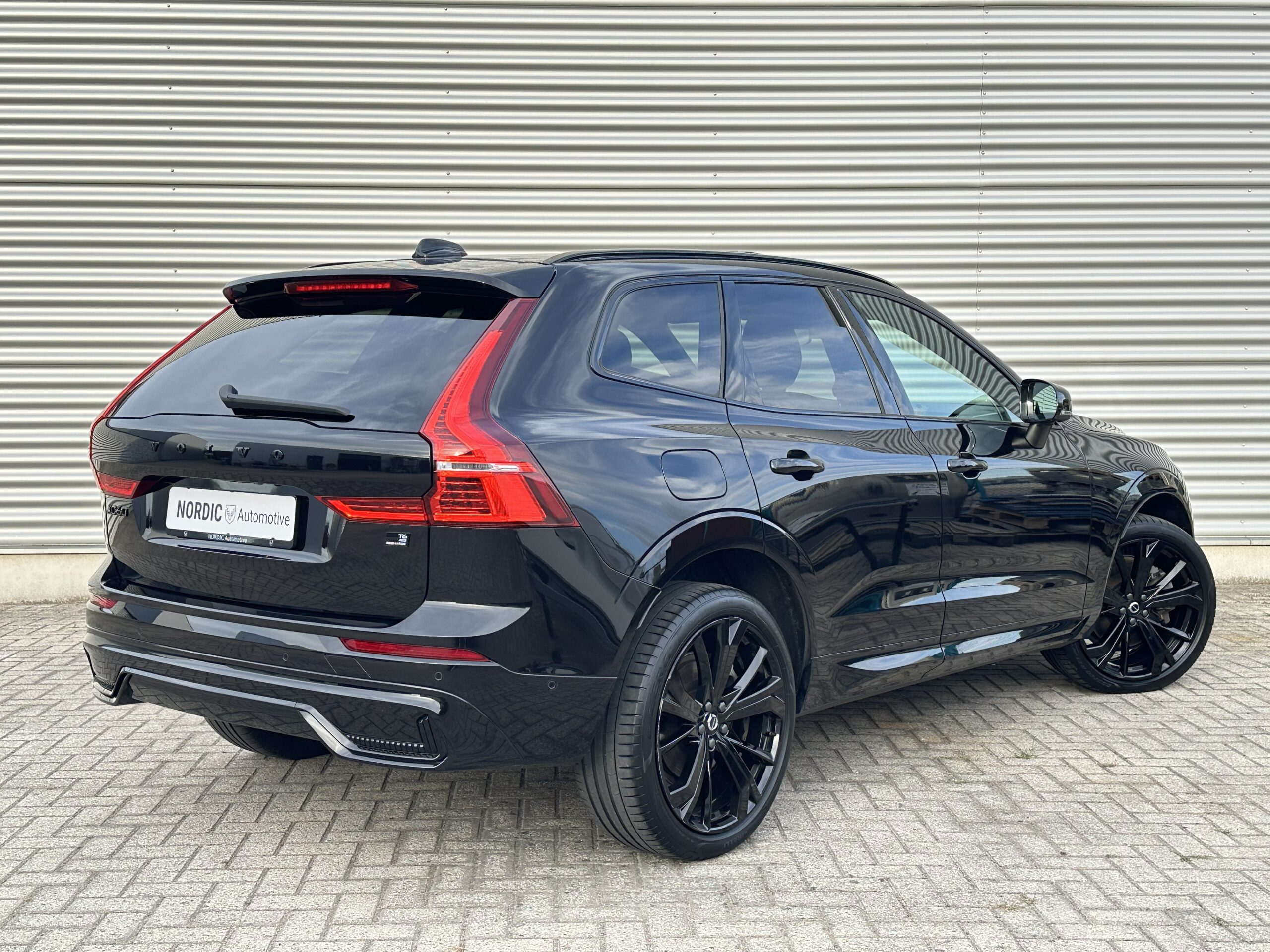 
								Volvo XC60 2.0 T6 RECHARGE PLUS BLACK EDITION PANORAMADAK TREKHAAK HARMAN KARDON full									