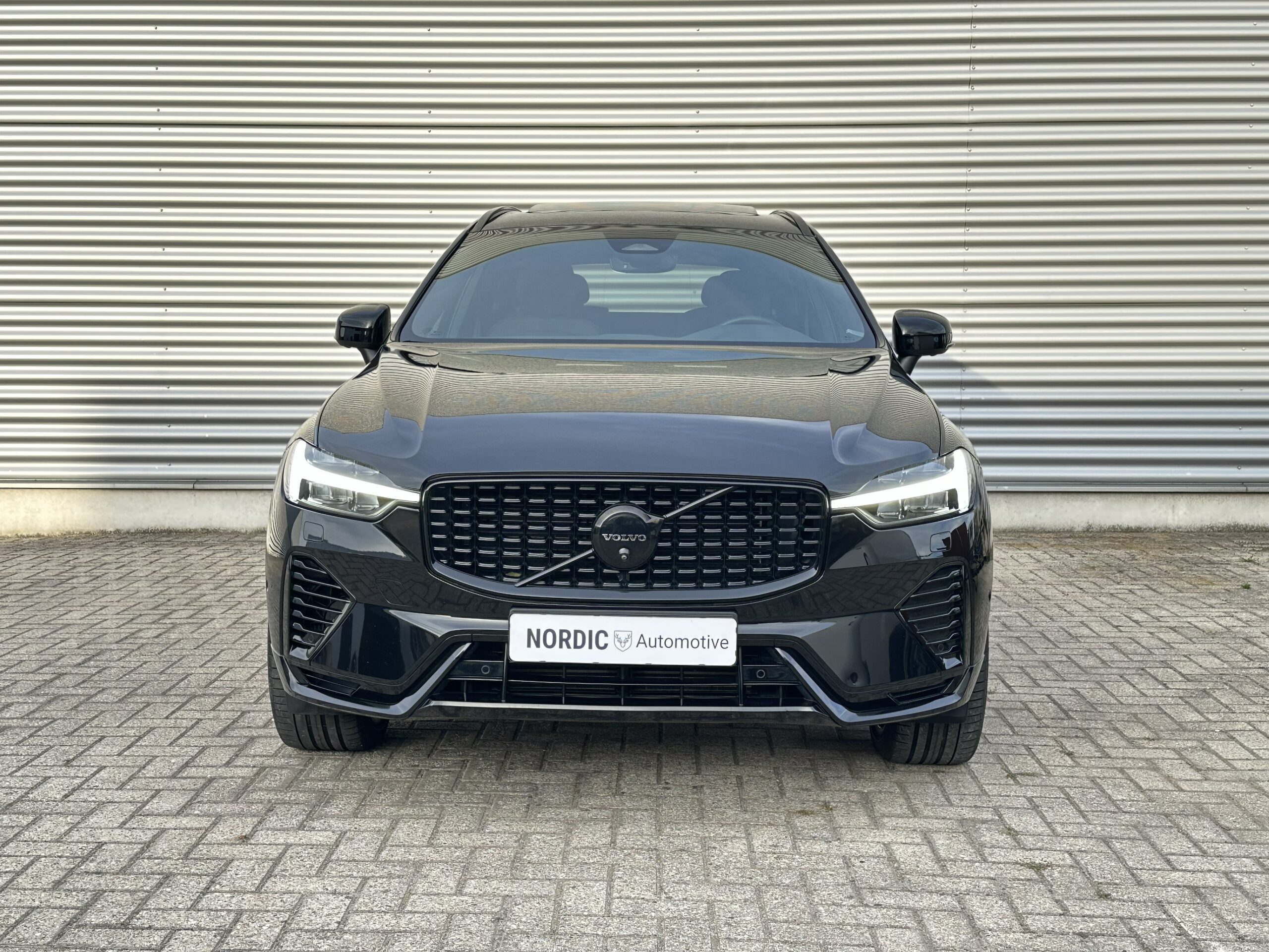 
								Volvo XC60 2.0 T6 RECHARGE PLUS BLACK EDITION PANORAMADAK TREKHAAK HARMAN KARDON full									