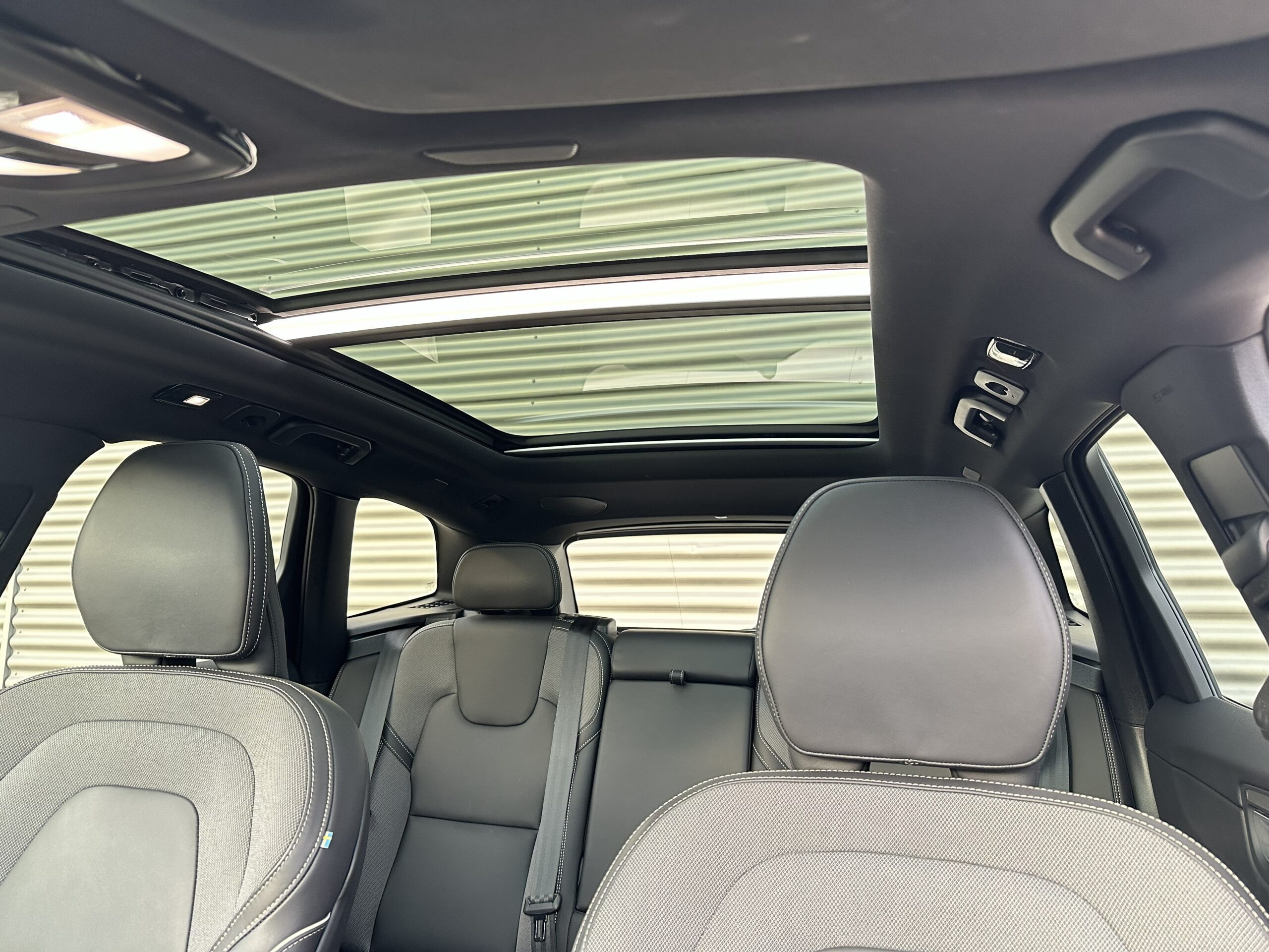 
								Volvo XC60 2.0 T6 RECHARGE PLUS BLACK EDITION PANORAMADAK TREKHAAK HARMAN KARDON full									