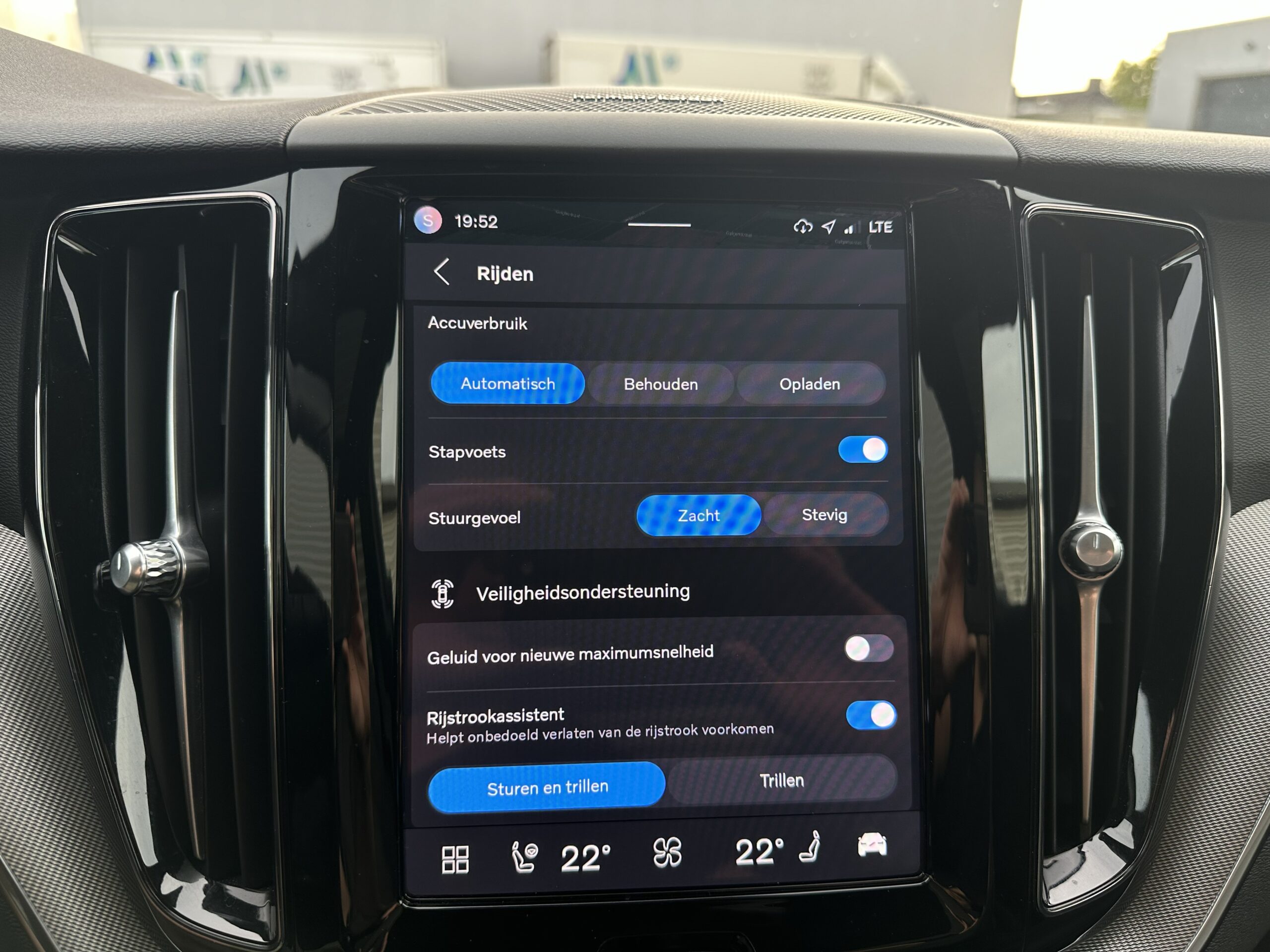 
								Volvo XC60 2.0 T6 RECHARGE PLUS BLACK EDITION PANORAMADAK TREKHAAK HARMAN KARDON full									