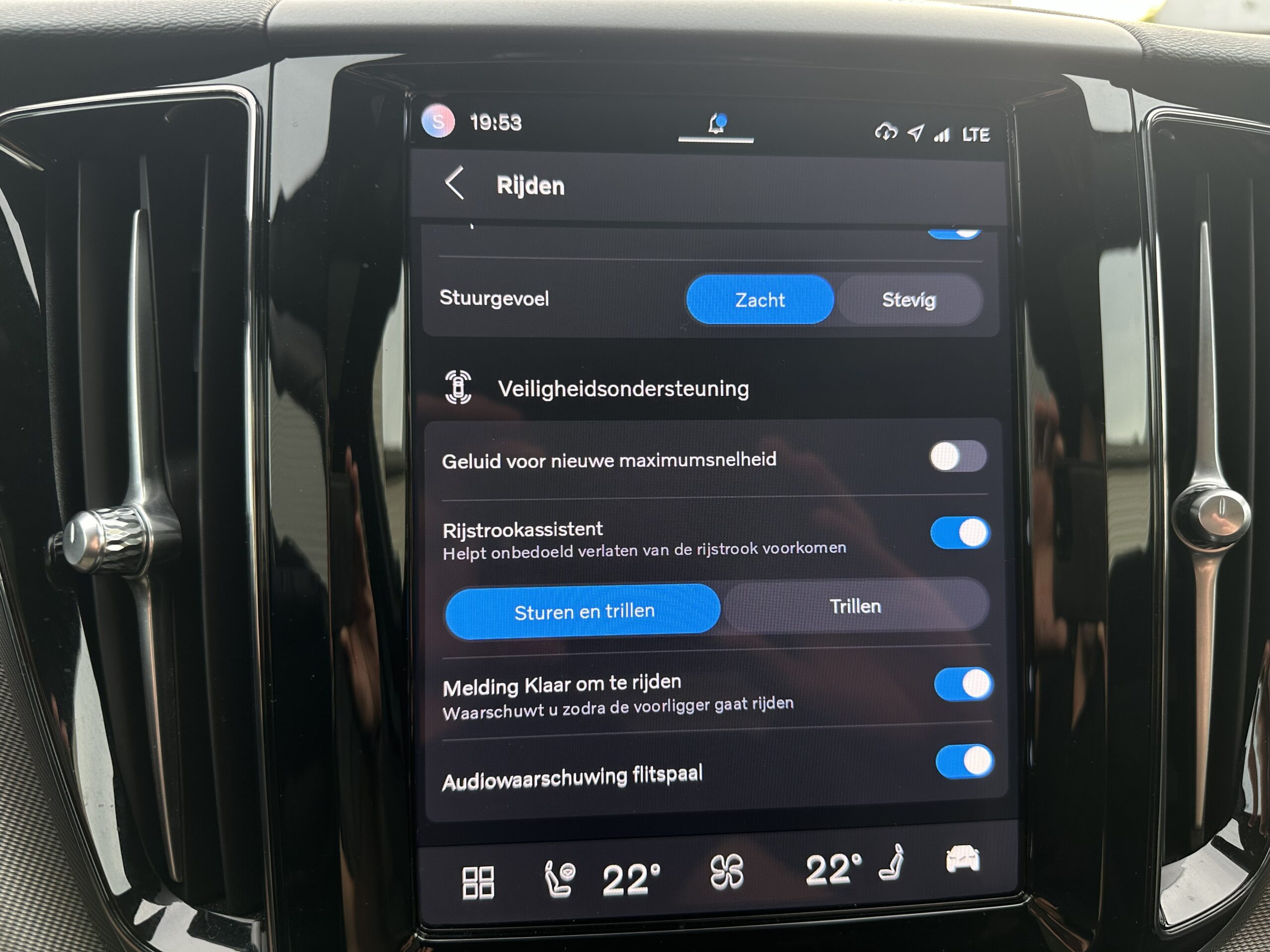 
								Volvo XC60 2.0 T6 RECHARGE PLUS BLACK EDITION PANORAMADAK TREKHAAK HARMAN KARDON full									