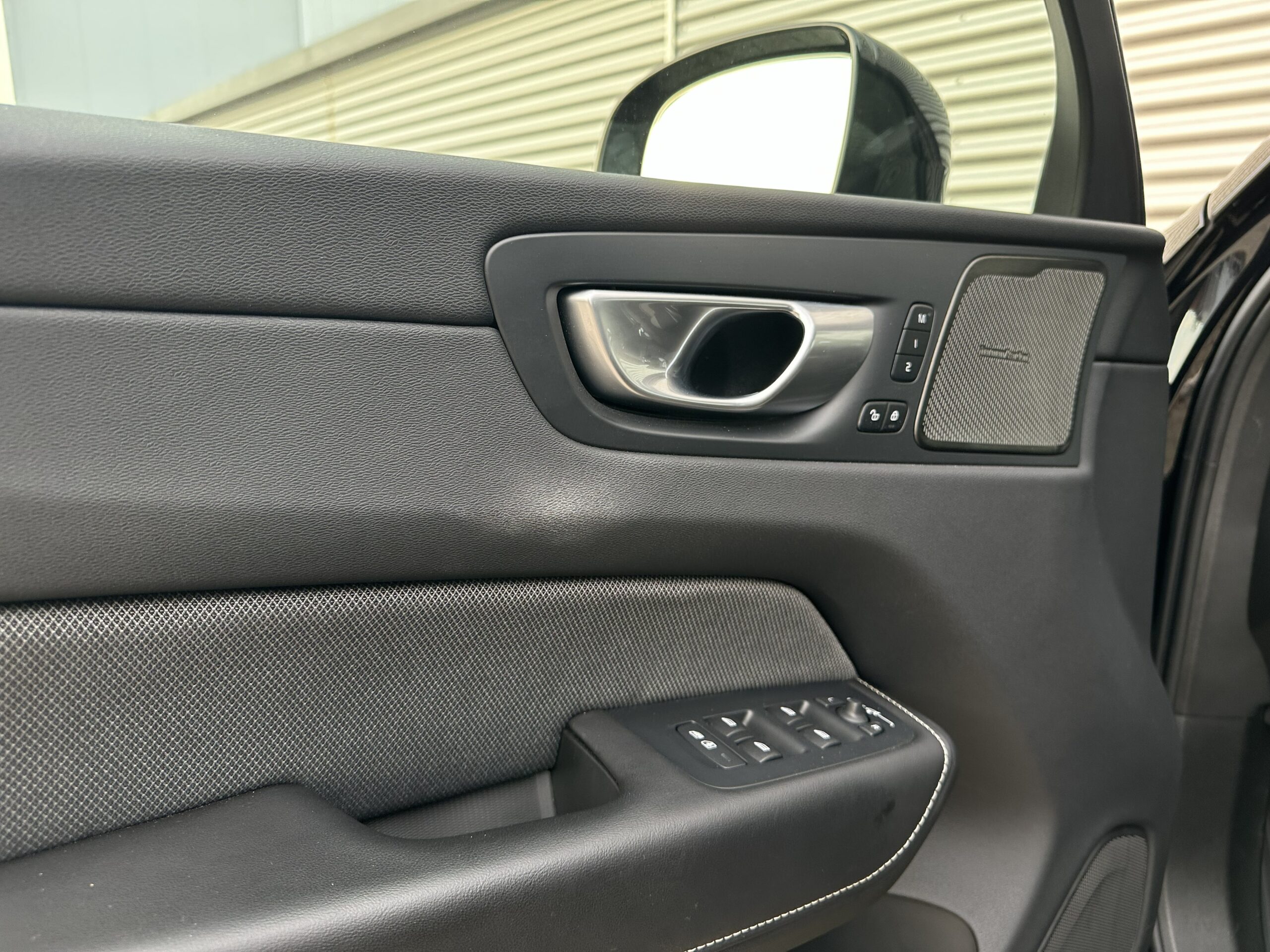 
								Volvo XC60 2.0 T6 RECHARGE PLUS BLACK EDITION PANORAMADAK TREKHAAK HARMAN KARDON full									