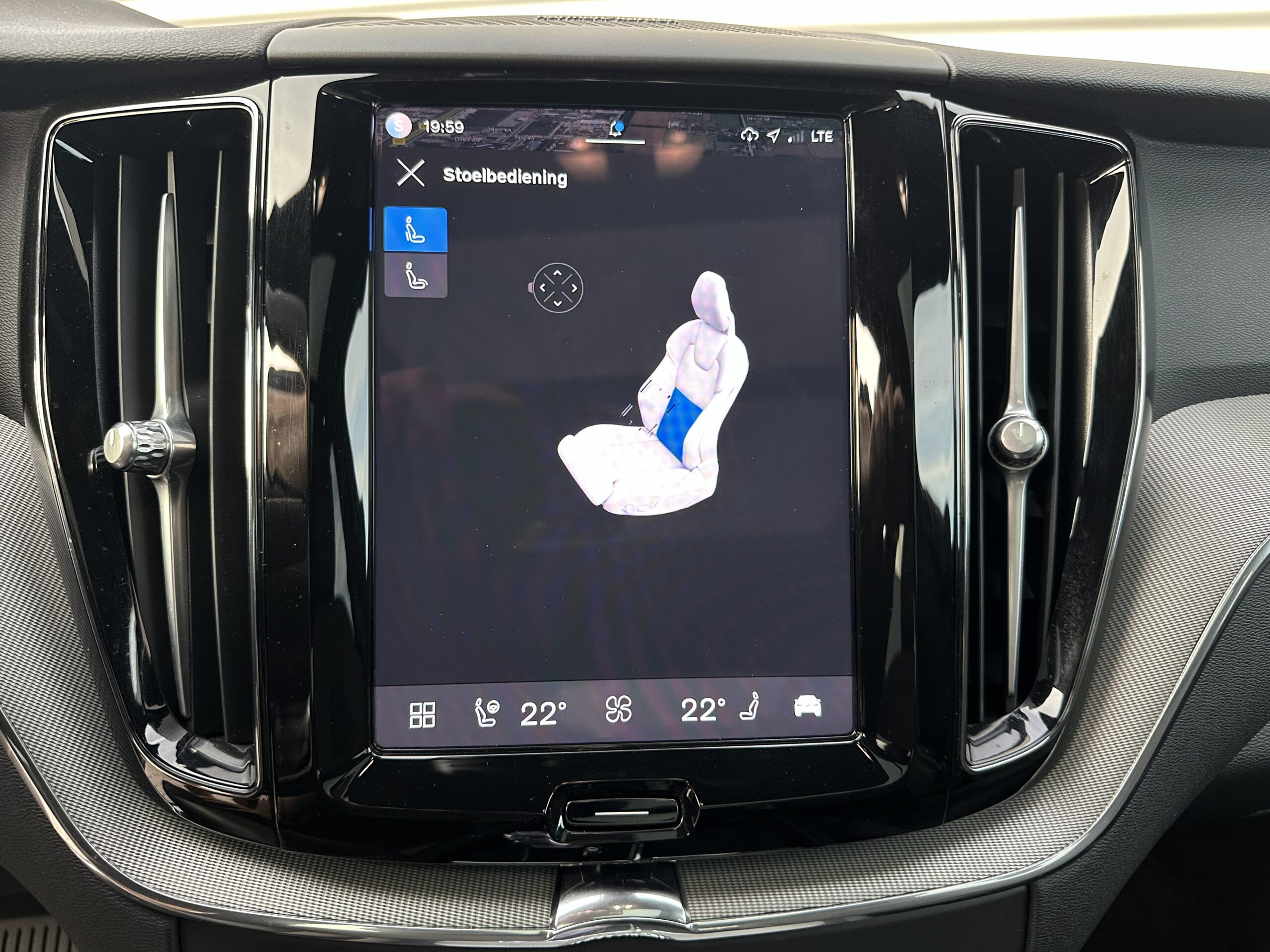 
								Volvo XC60 2.0 T6 RECHARGE PLUS BLACK EDITION PANORAMADAK TREKHAAK HARMAN KARDON full									