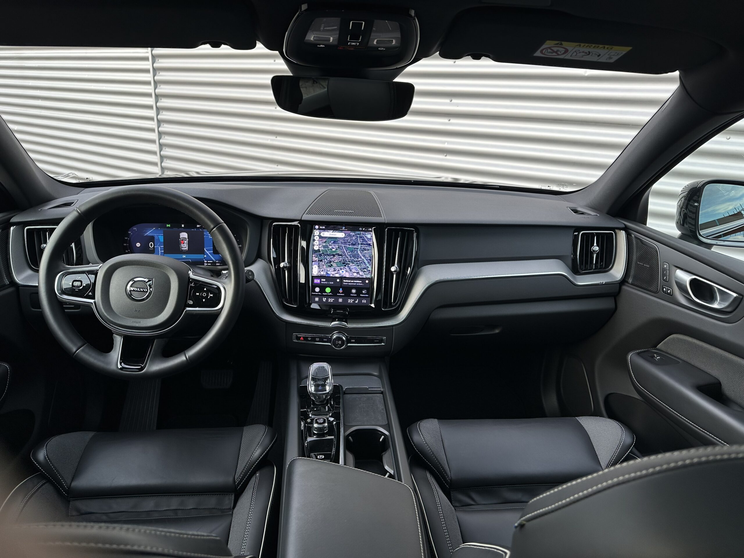 
								Volvo XC60 2.0 T6 RECHARGE PLUS BLACK EDITION PANORAMADAK TREKHAAK HARMAN KARDON full									