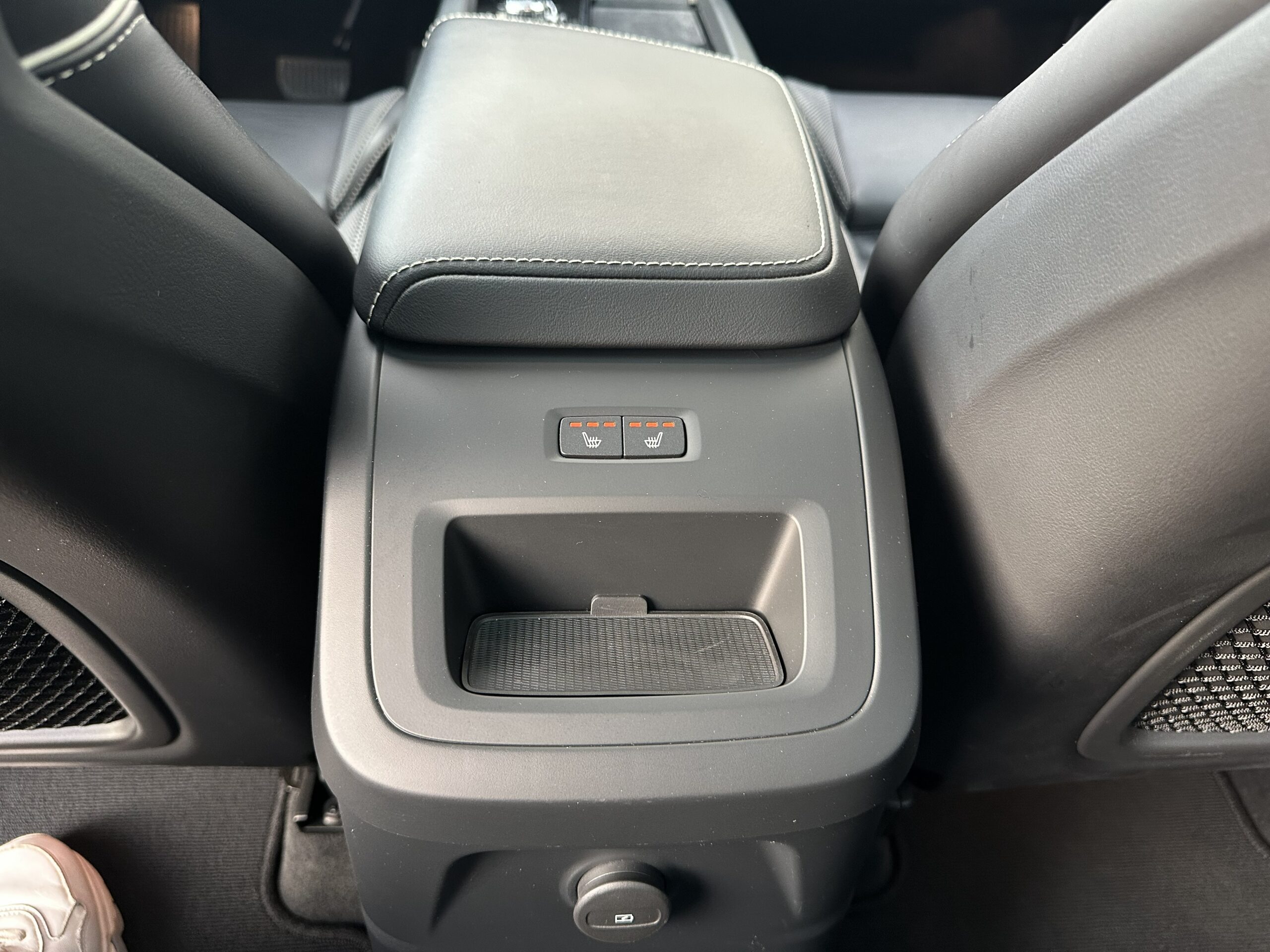 
								Volvo XC60 2.0 T6 RECHARGE PLUS BLACK EDITION PANORAMADAK TREKHAAK HARMAN KARDON full									