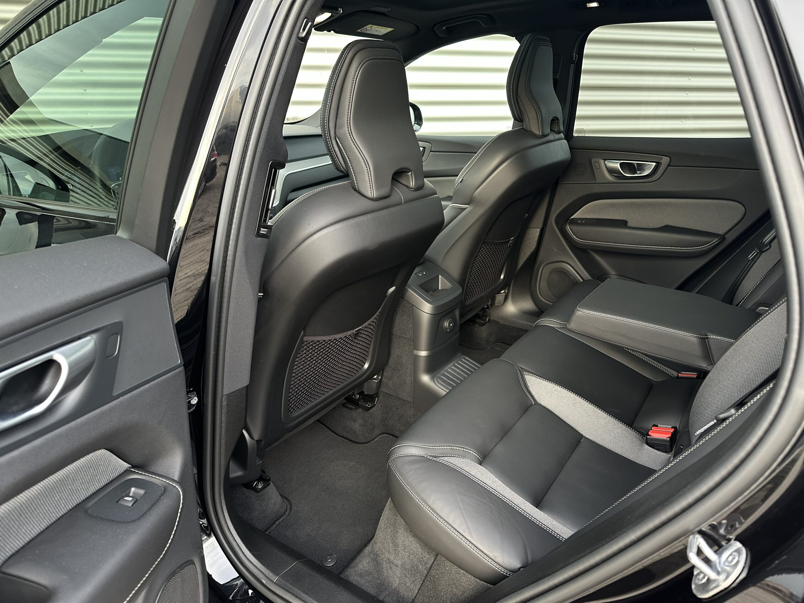 
								Volvo XC60 2.0 T6 RECHARGE PLUS BLACK EDITION PANORAMADAK TREKHAAK HARMAN KARDON full									