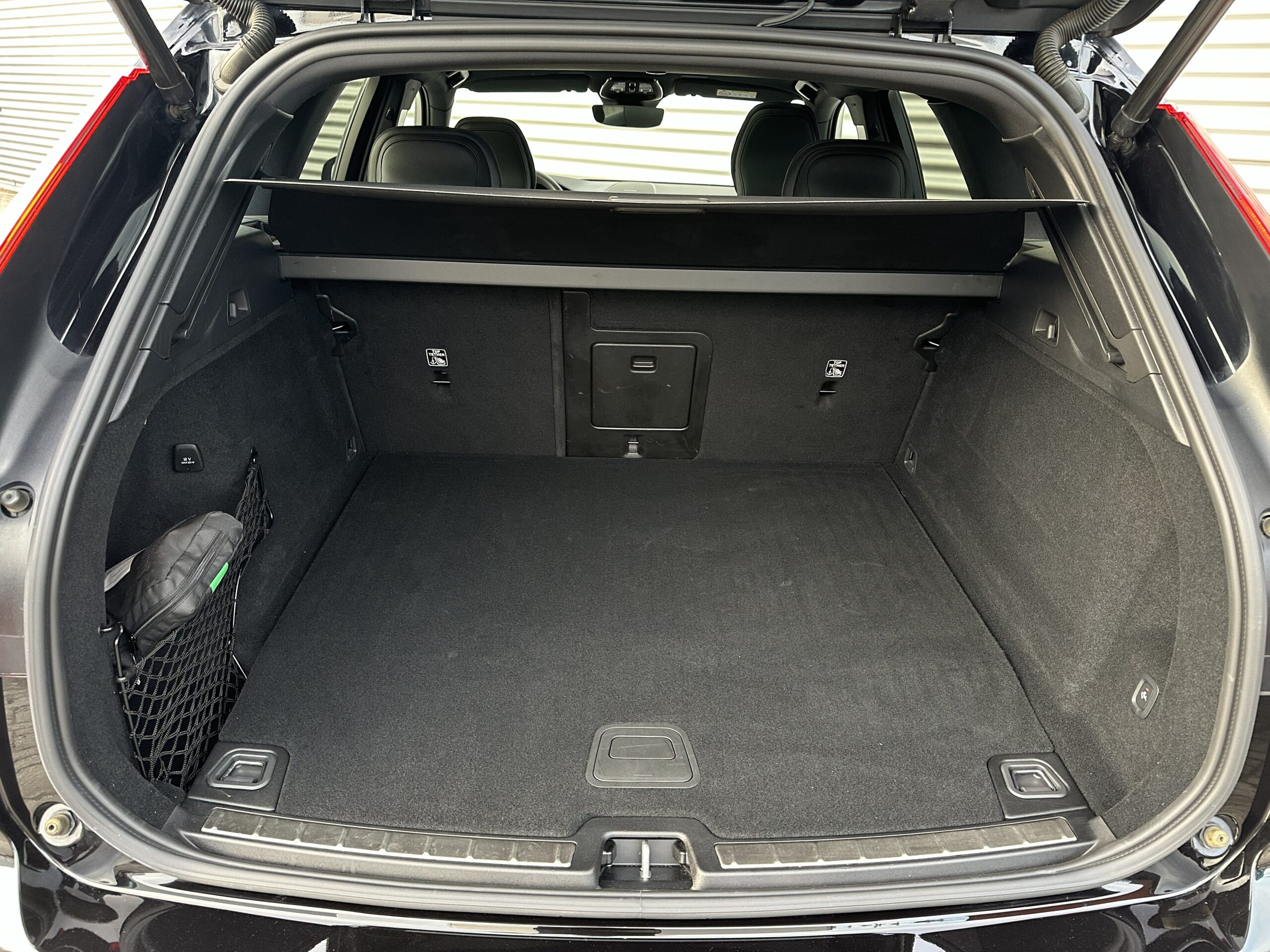 
								Volvo XC60 2.0 T6 RECHARGE PLUS BLACK EDITION PANORAMADAK TREKHAAK HARMAN KARDON full									