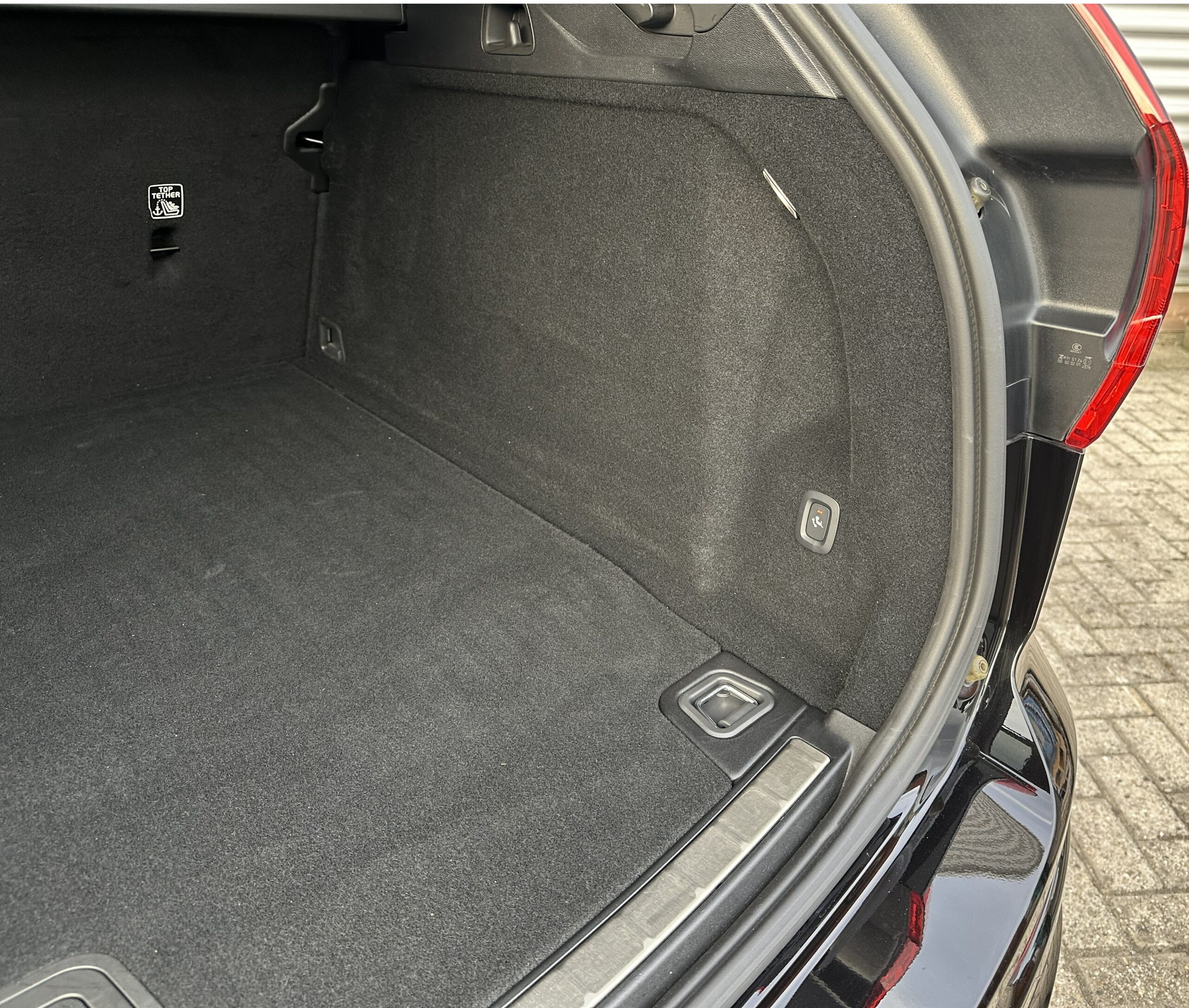 
								Volvo XC60 2.0 T6 RECHARGE PLUS BLACK EDITION PANORAMADAK TREKHAAK HARMAN KARDON full									
