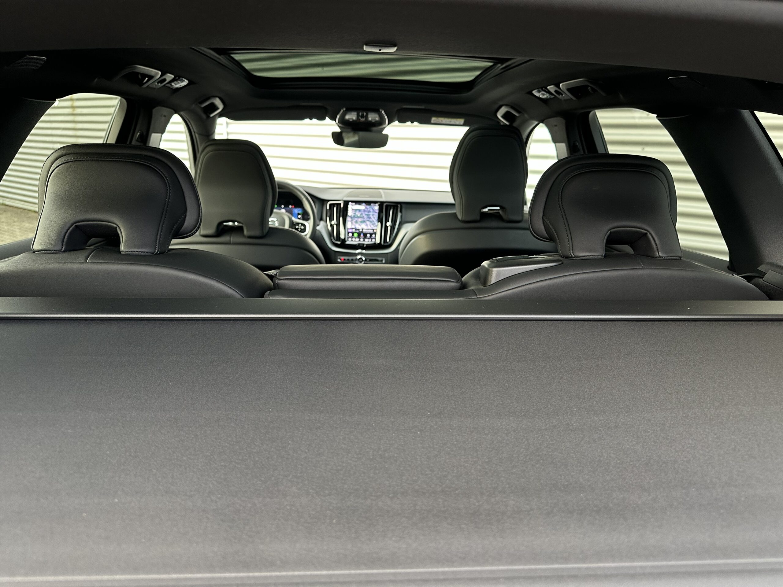 
								Volvo XC60 2.0 T6 RECHARGE PLUS BLACK EDITION PANORAMADAK TREKHAAK HARMAN KARDON full									