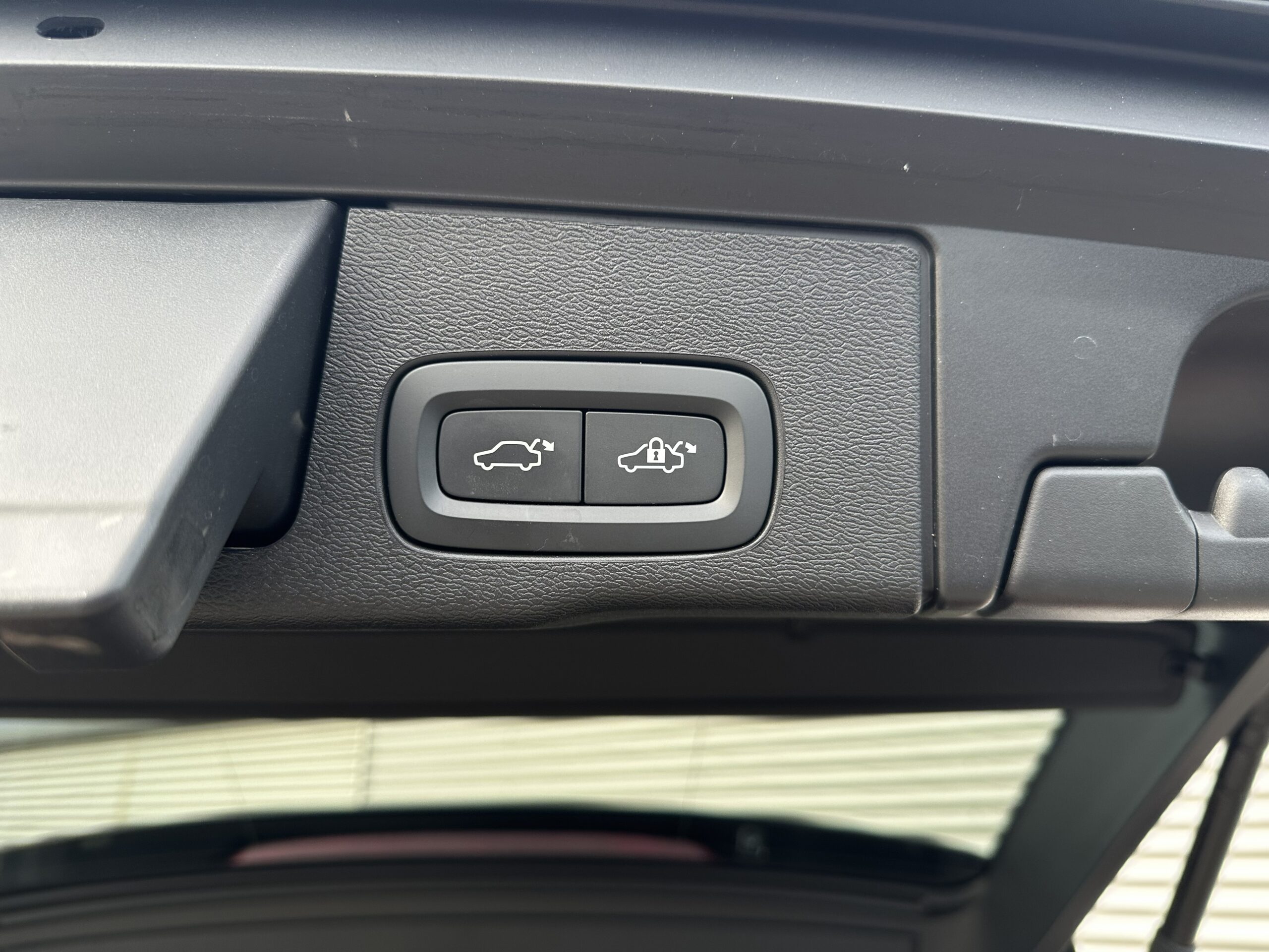 
								Volvo XC60 2.0 T6 RECHARGE PLUS BLACK EDITION PANORAMADAK TREKHAAK HARMAN KARDON full									