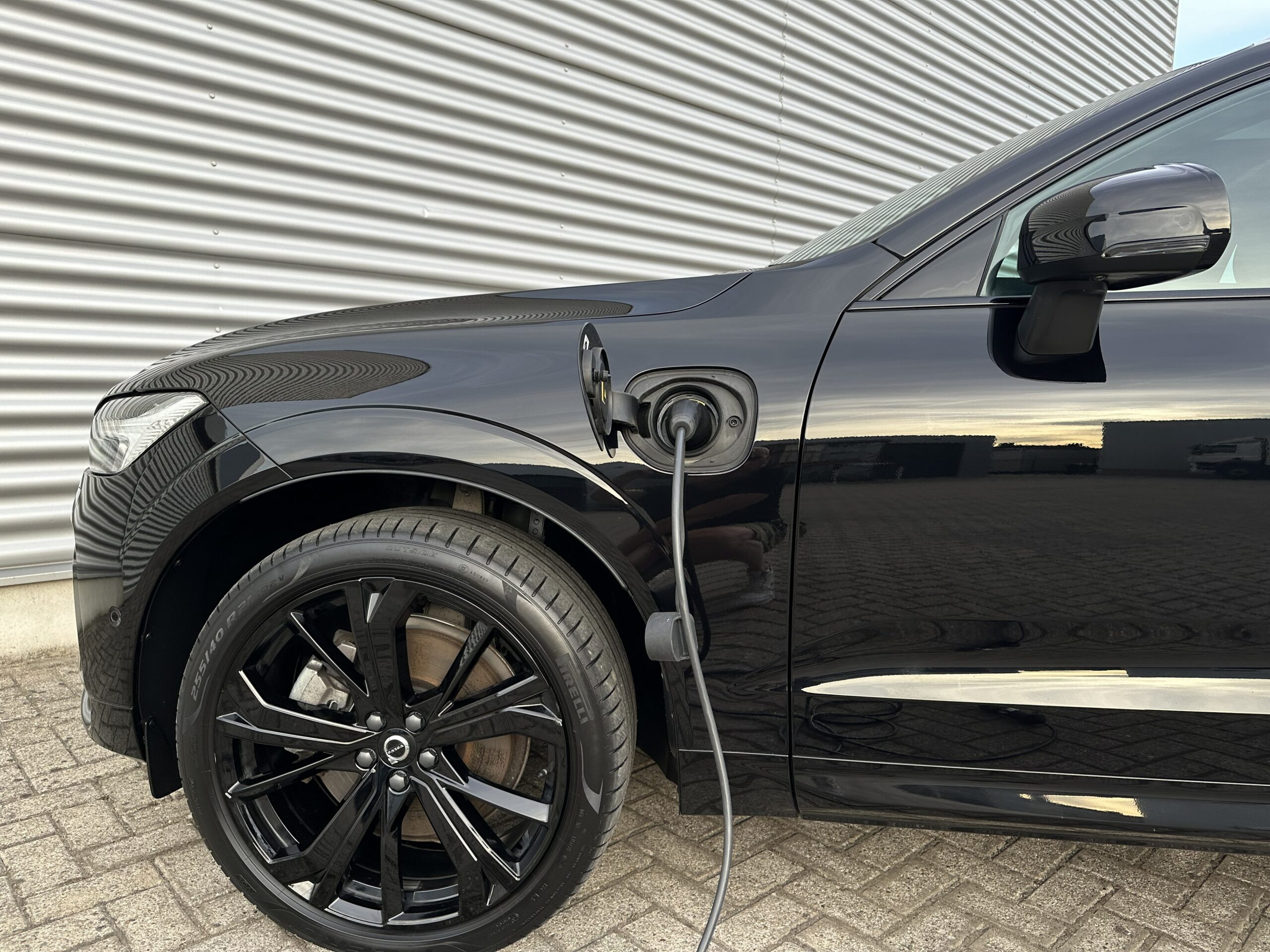 
								Volvo XC60 2.0 T6 RECHARGE PLUS BLACK EDITION PANORAMADAK TREKHAAK HARMAN KARDON full									
