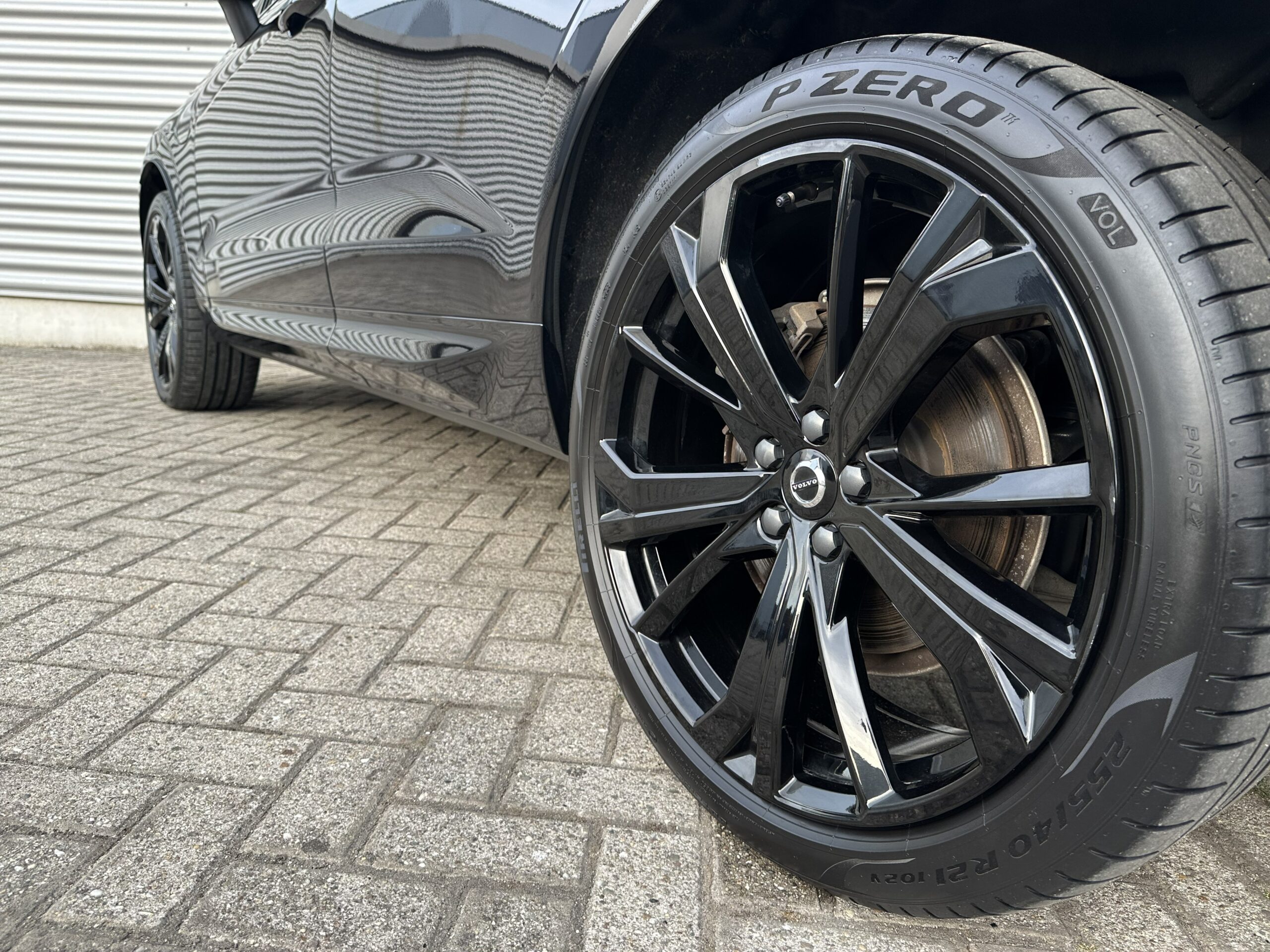 
								Volvo XC60 2.0 T6 RECHARGE PLUS BLACK EDITION PANORAMADAK TREKHAAK HARMAN KARDON full									
