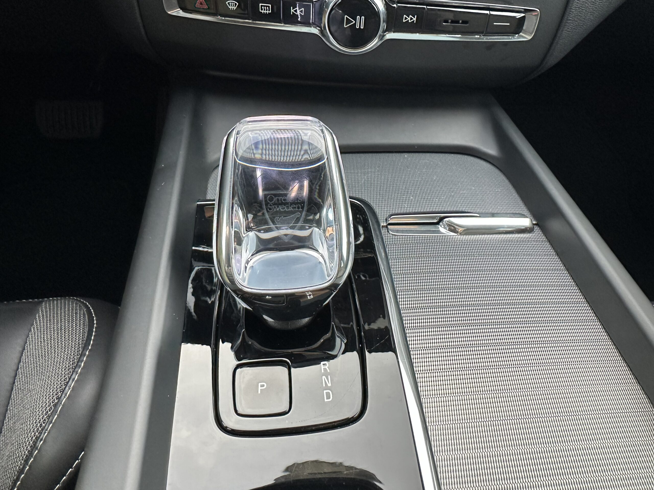 
								Volvo XC60 2.0 T6 RECHARGE PLUS BLACK EDITION PANORAMADAK TREKHAAK HARMAN KARDON full									