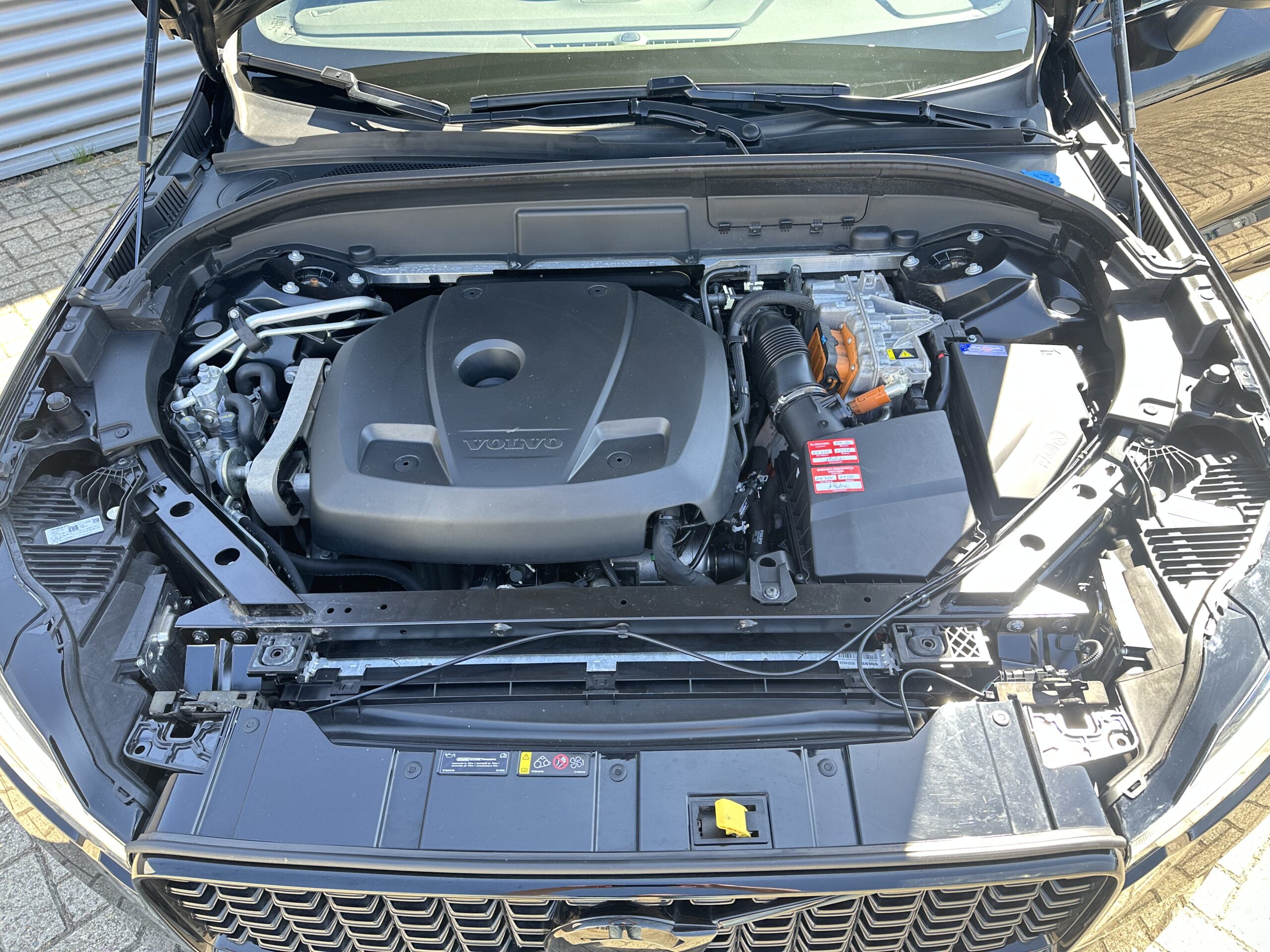 
								Volvo XC60 2.0 T6 RECHARGE PLUS BLACK EDITION PANORAMADAK TREKHAAK HARMAN KARDON full									