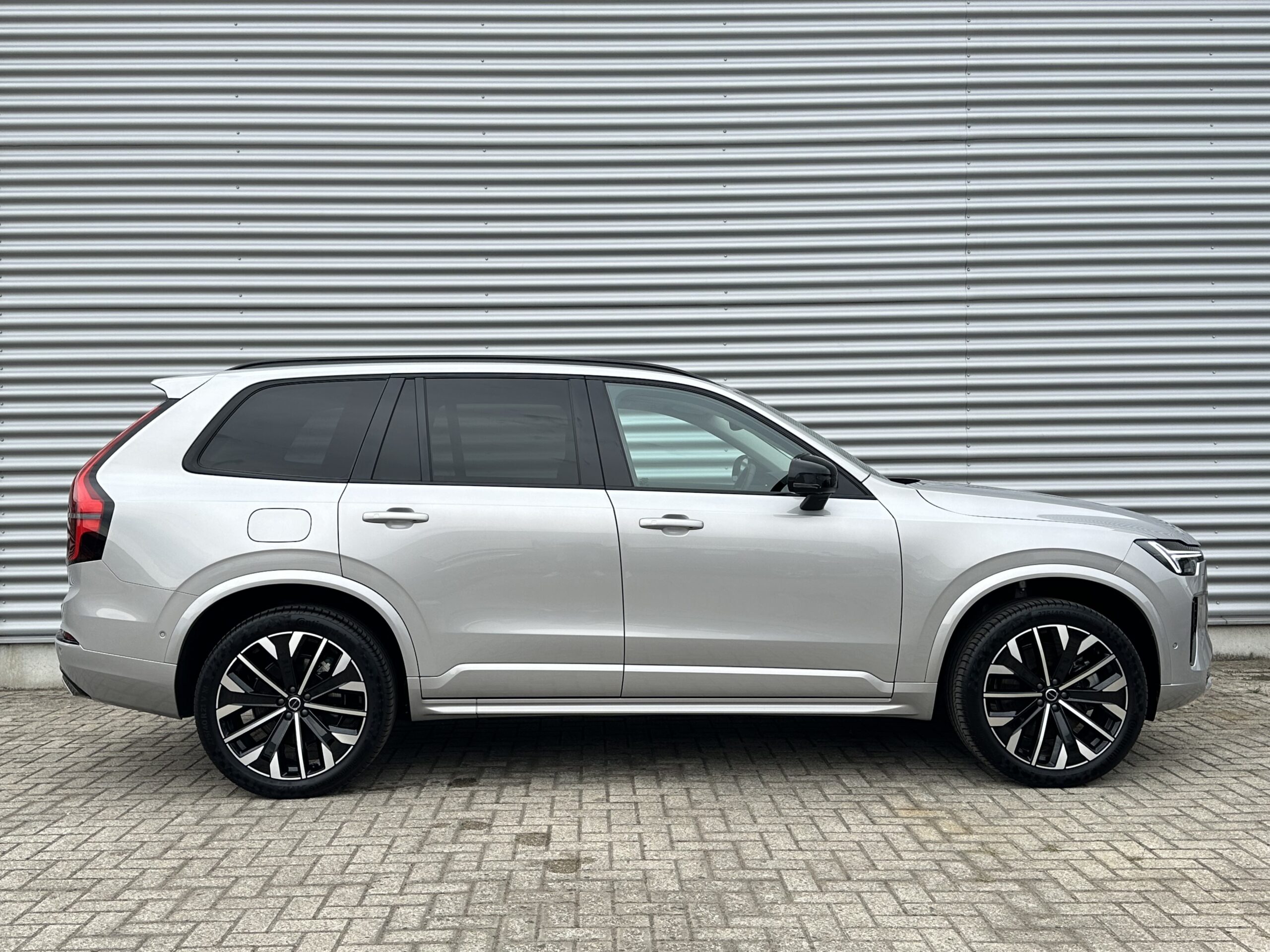 
								XC90 II T8 PLUS DARK LUCHTVERING HARMAN KARDON 2025 full									
