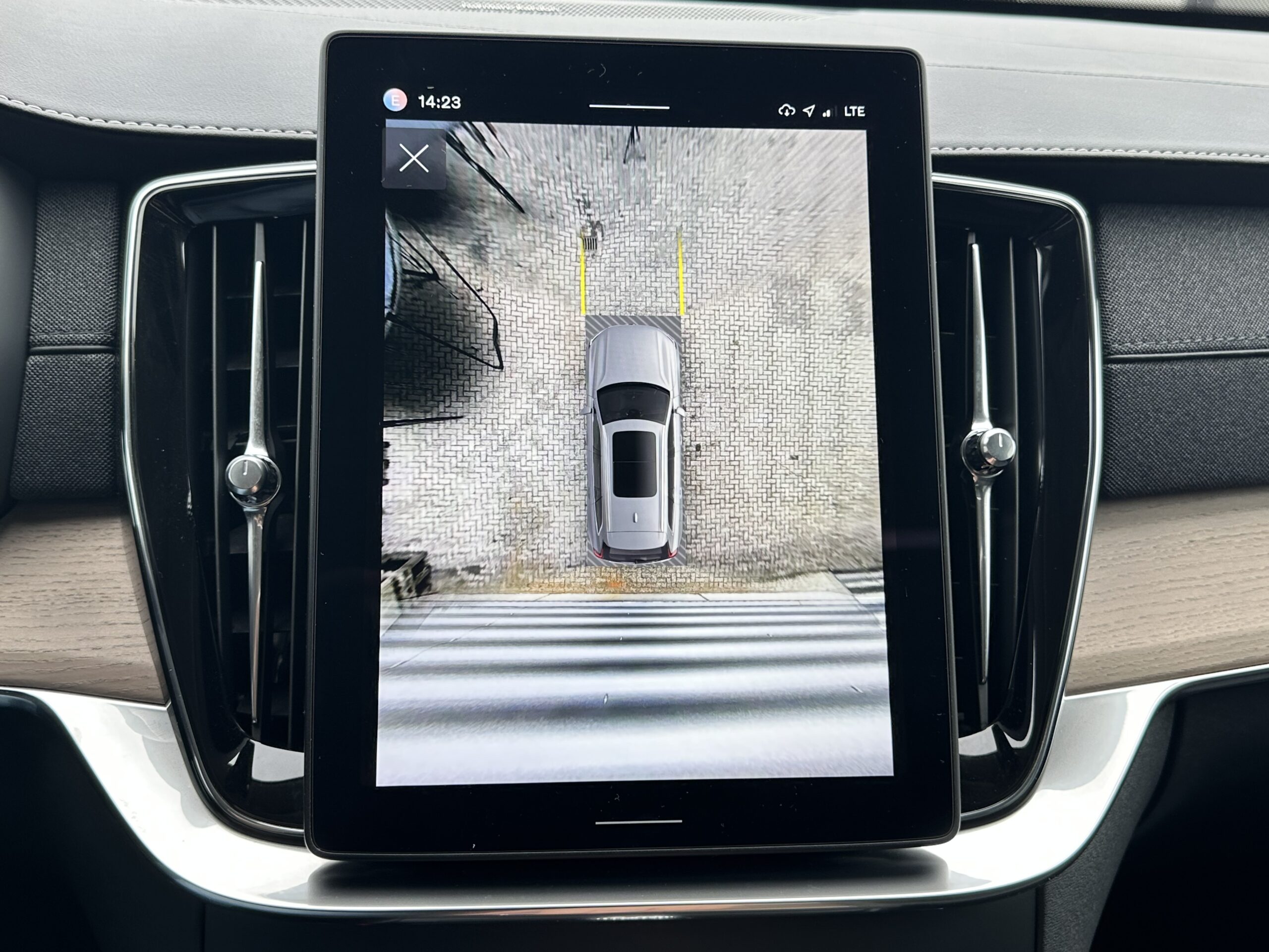 
								XC90 II T8 PLUS DARK LUCHTVERING HARMAN KARDON 2025 full									