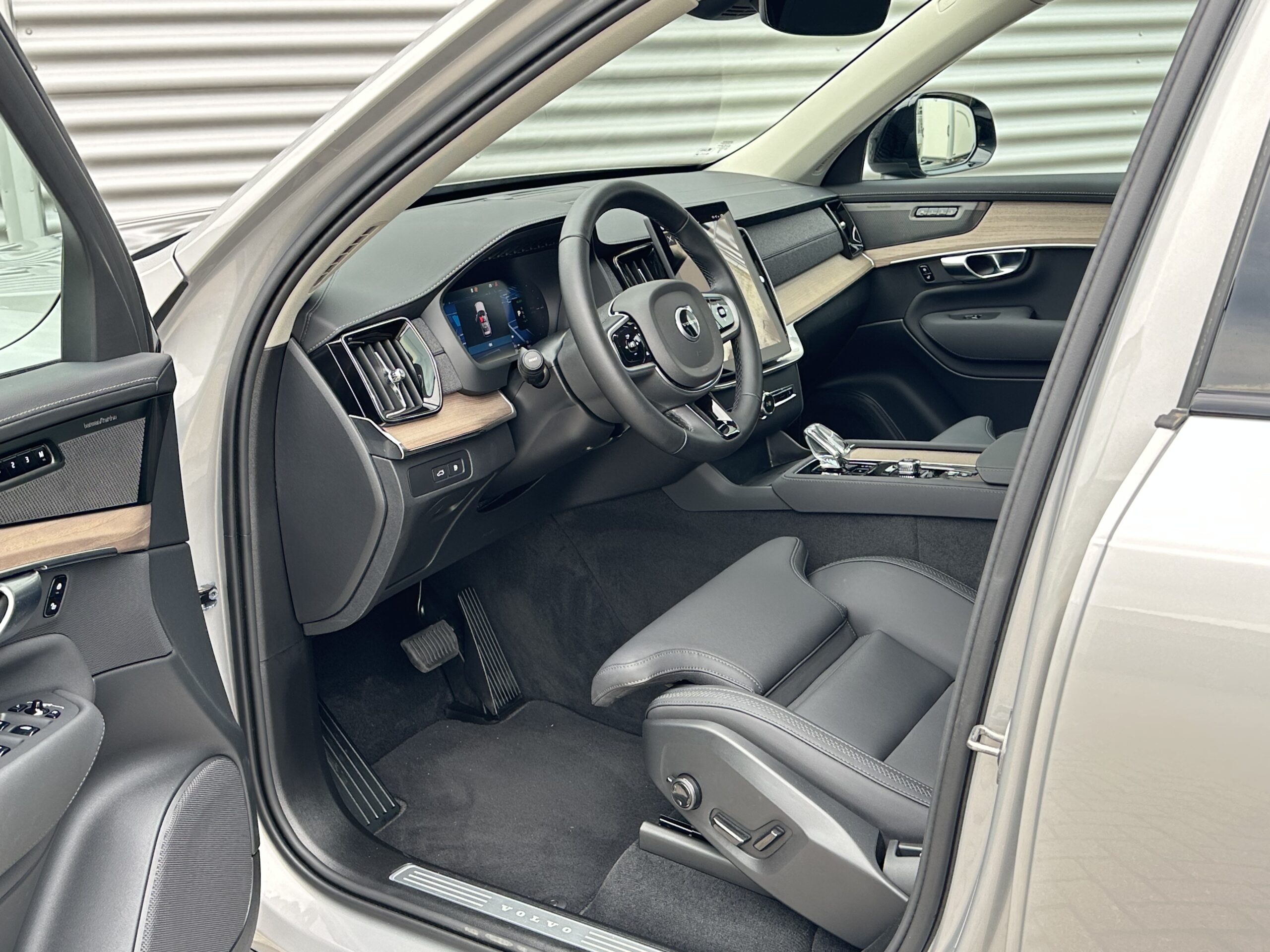 
								XC90 II T8 PLUS DARK LUCHTVERING HARMAN KARDON 2025 full									