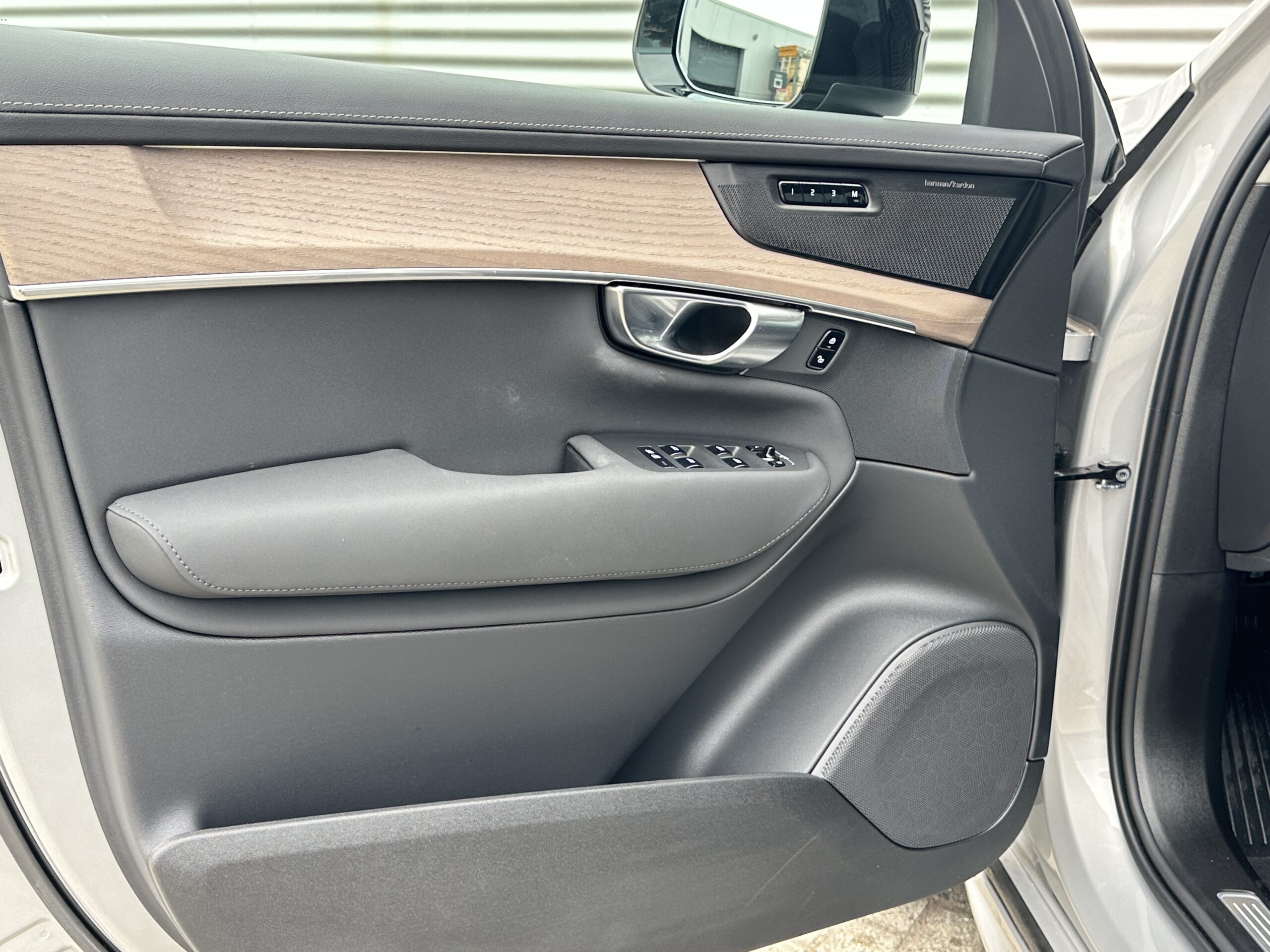 
								XC90 II T8 PLUS DARK LUCHTVERING HARMAN KARDON 2025 full									