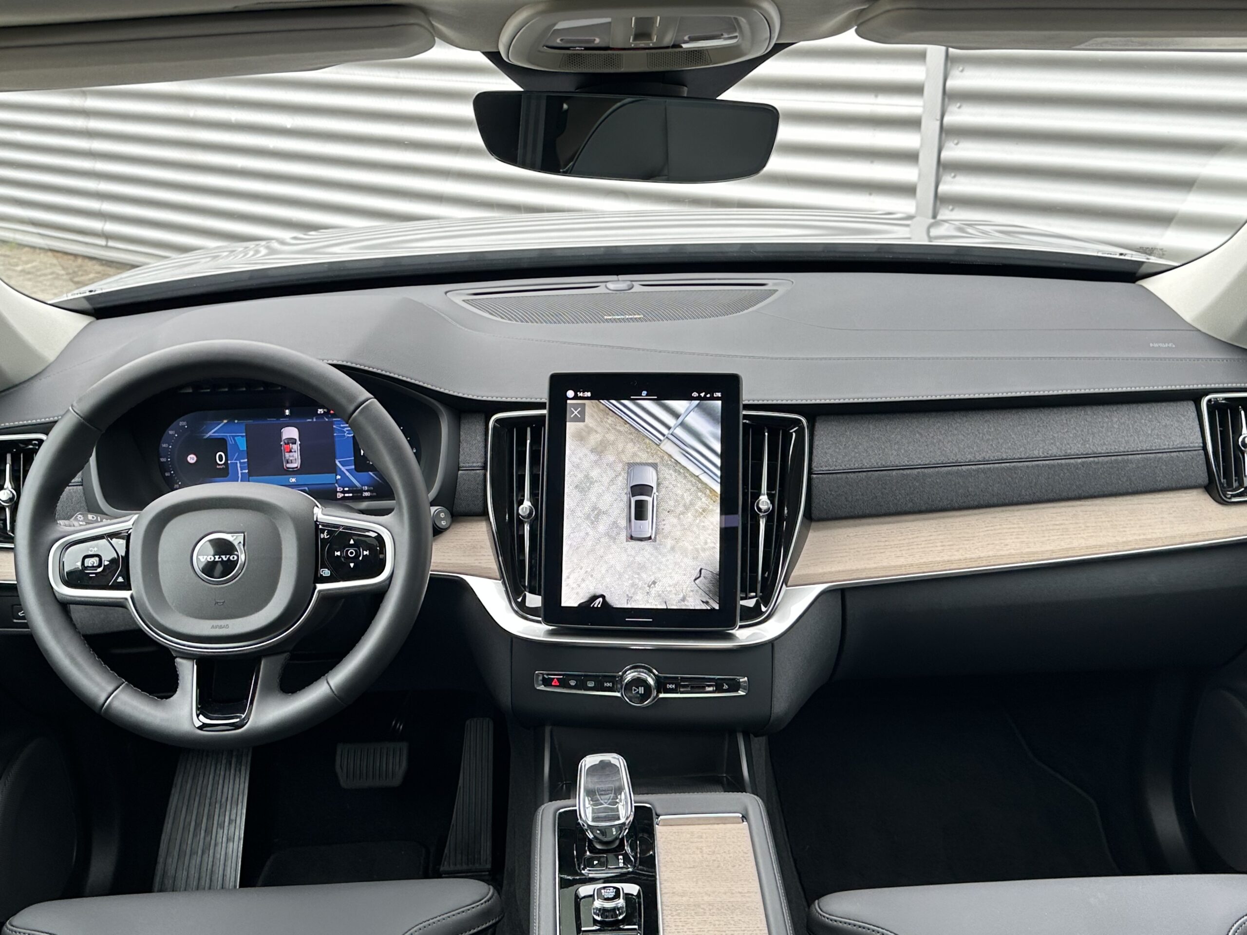 
								XC90 II T8 PLUS DARK LUCHTVERING HARMAN KARDON 2025 full									