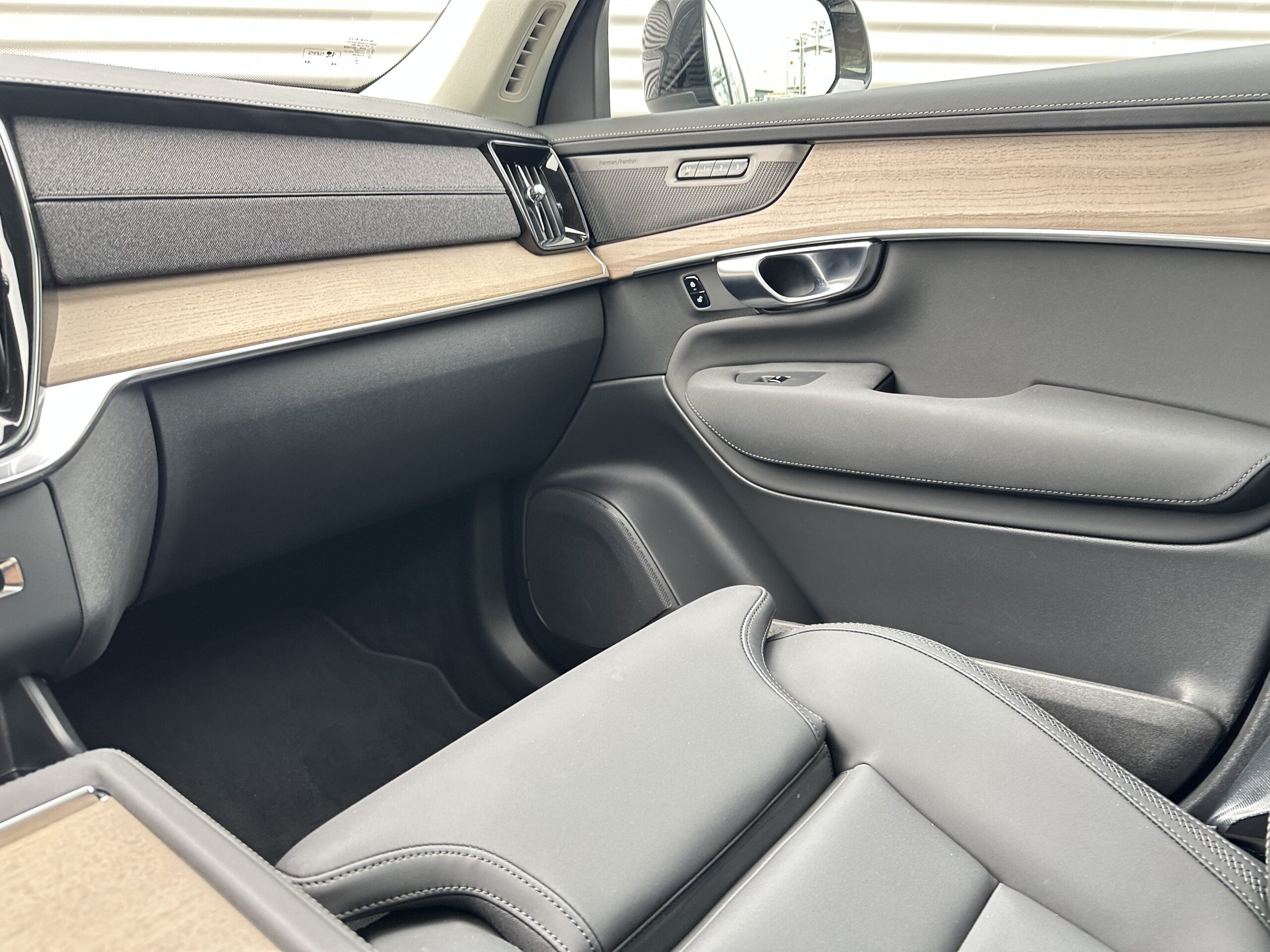 
								XC90 II T8 PLUS DARK LUCHTVERING HARMAN KARDON 2025 full									
