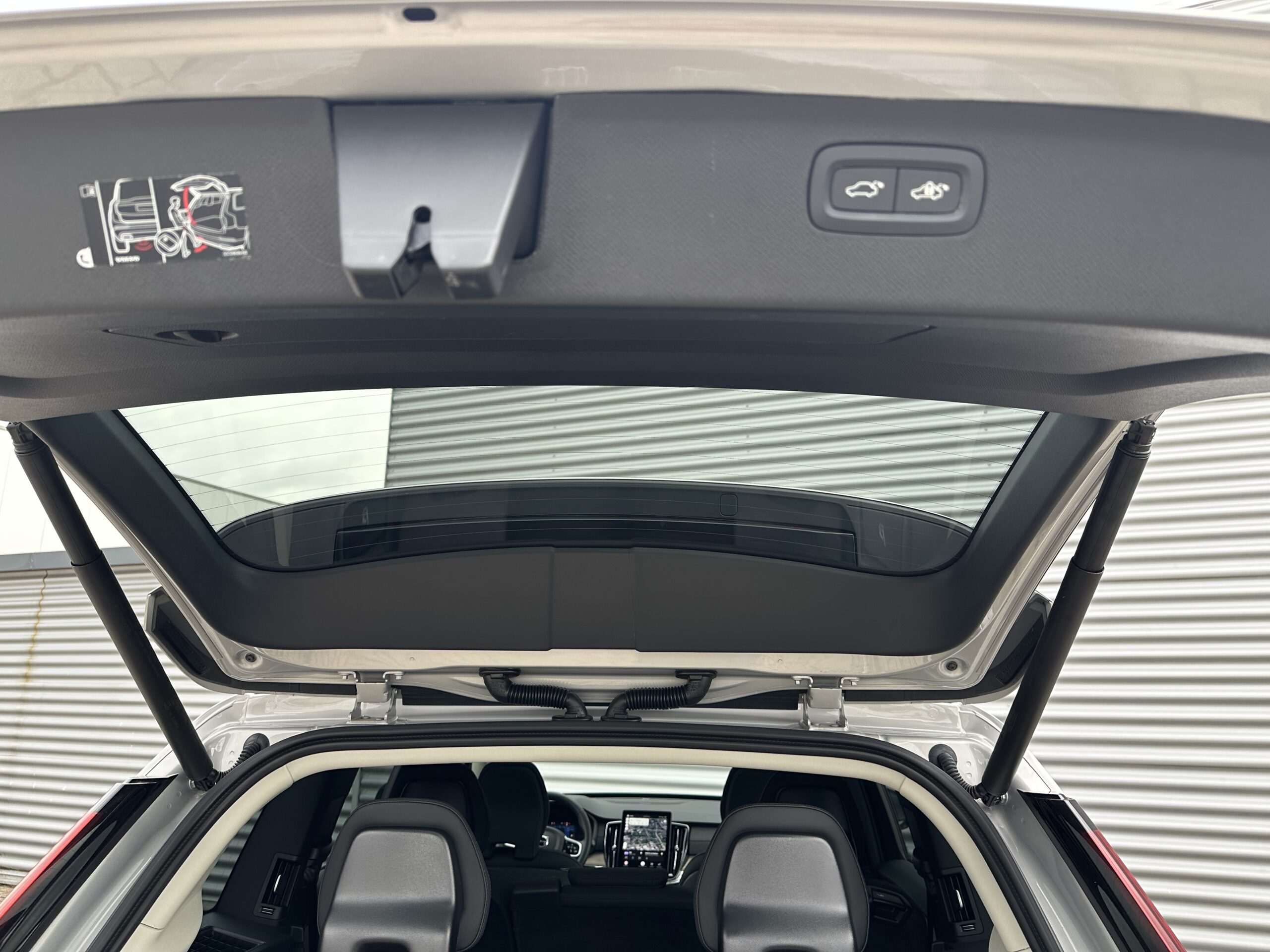 
								XC90 II T8 PLUS DARK LUCHTVERING HARMAN KARDON 2025 full									