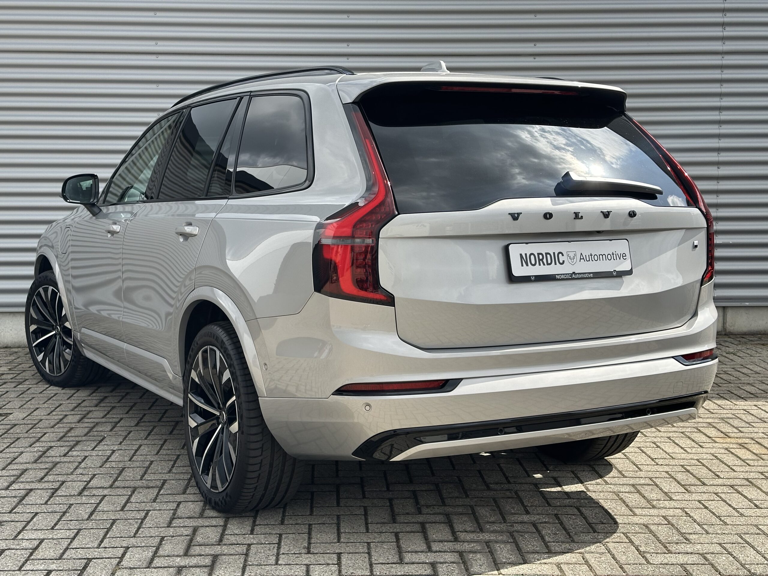 
								XC90 II T8 PLUS DARK LUCHTVERING HARMAN KARDON 2025 full									