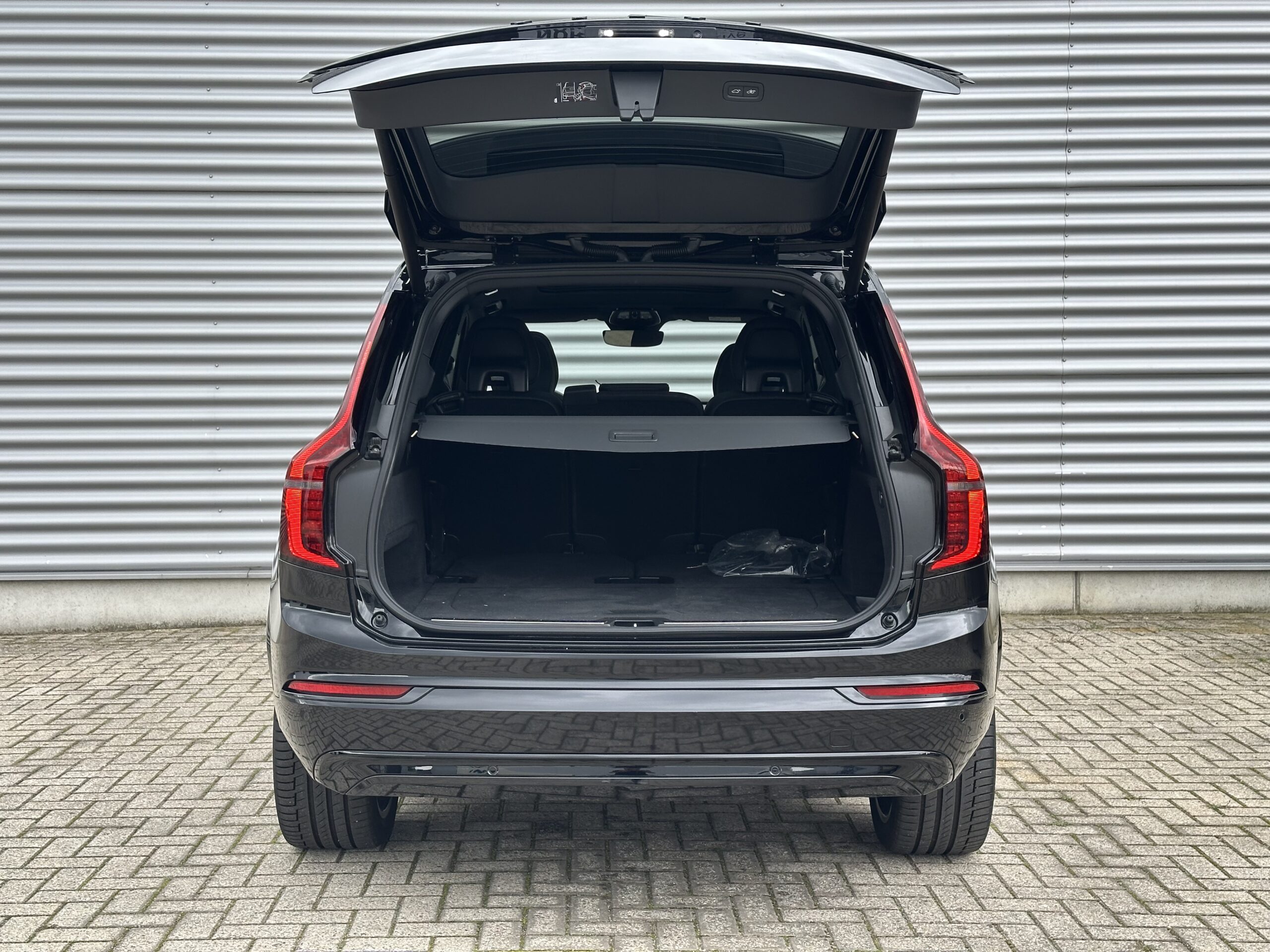 
								Volvo XC90 Black Edition Plus T8 PLUG IN HYBRID full									
