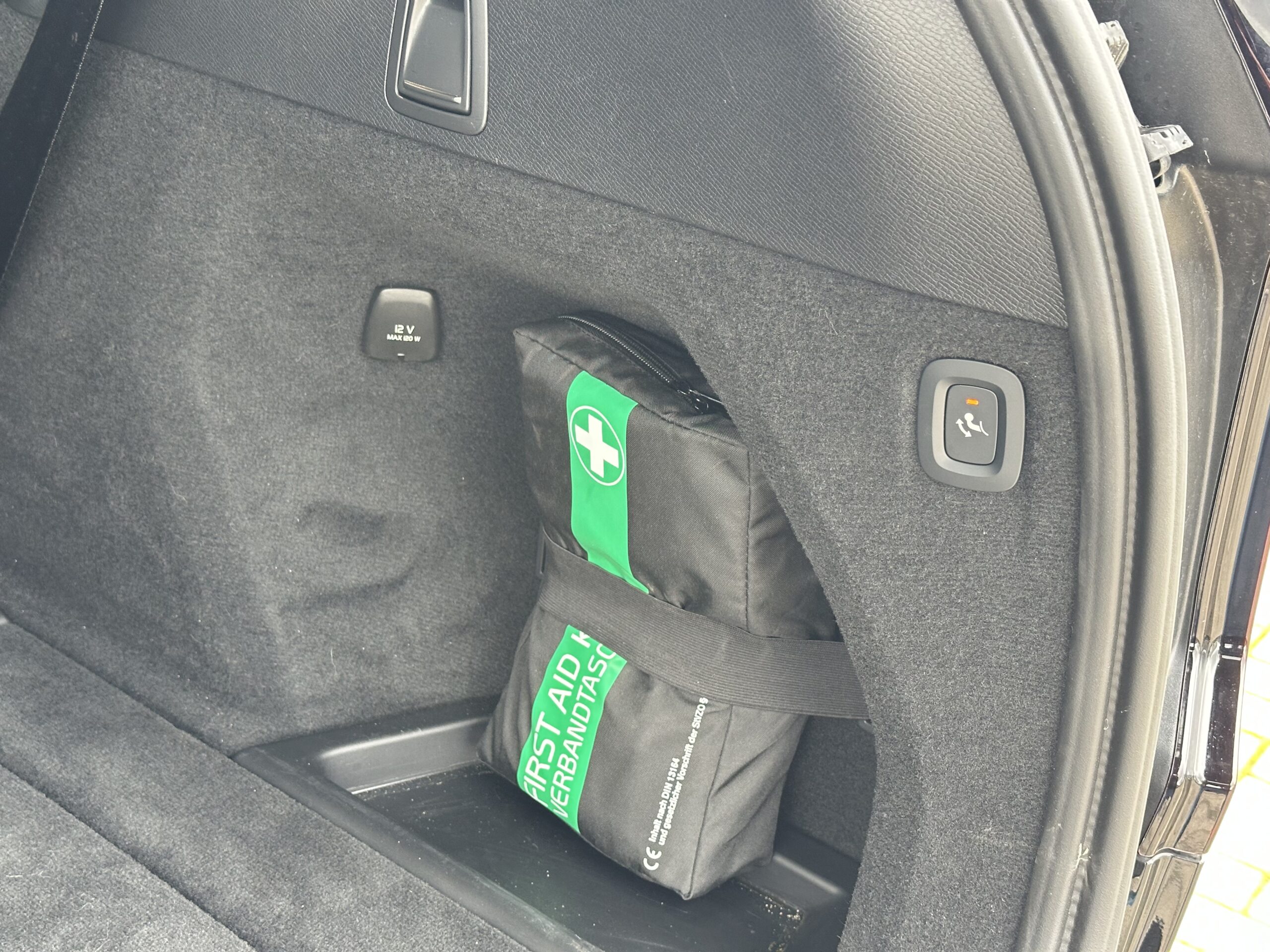 
								Volvo XC90 Black Edition Plus T8 PLUG IN HYBRID full									