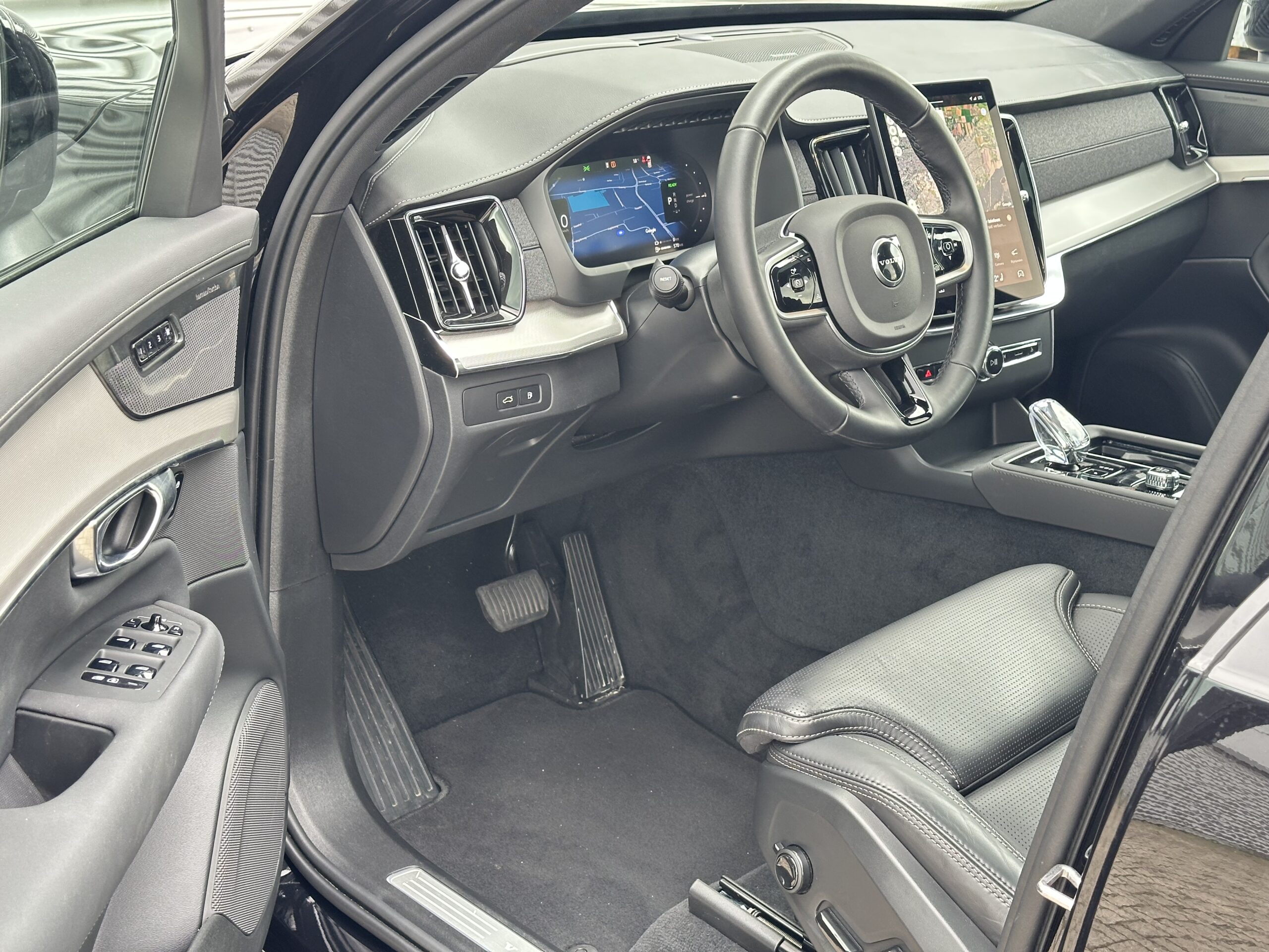 
								Volvo XC90 Black Edition Plus T8 PLUG IN HYBRID full									