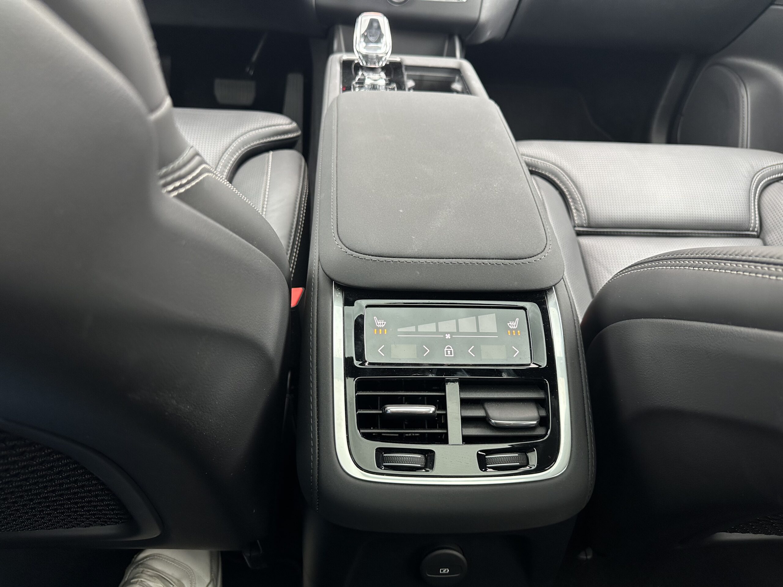
								Volvo XC90 Black Edition Plus T8 PLUG IN HYBRID full									