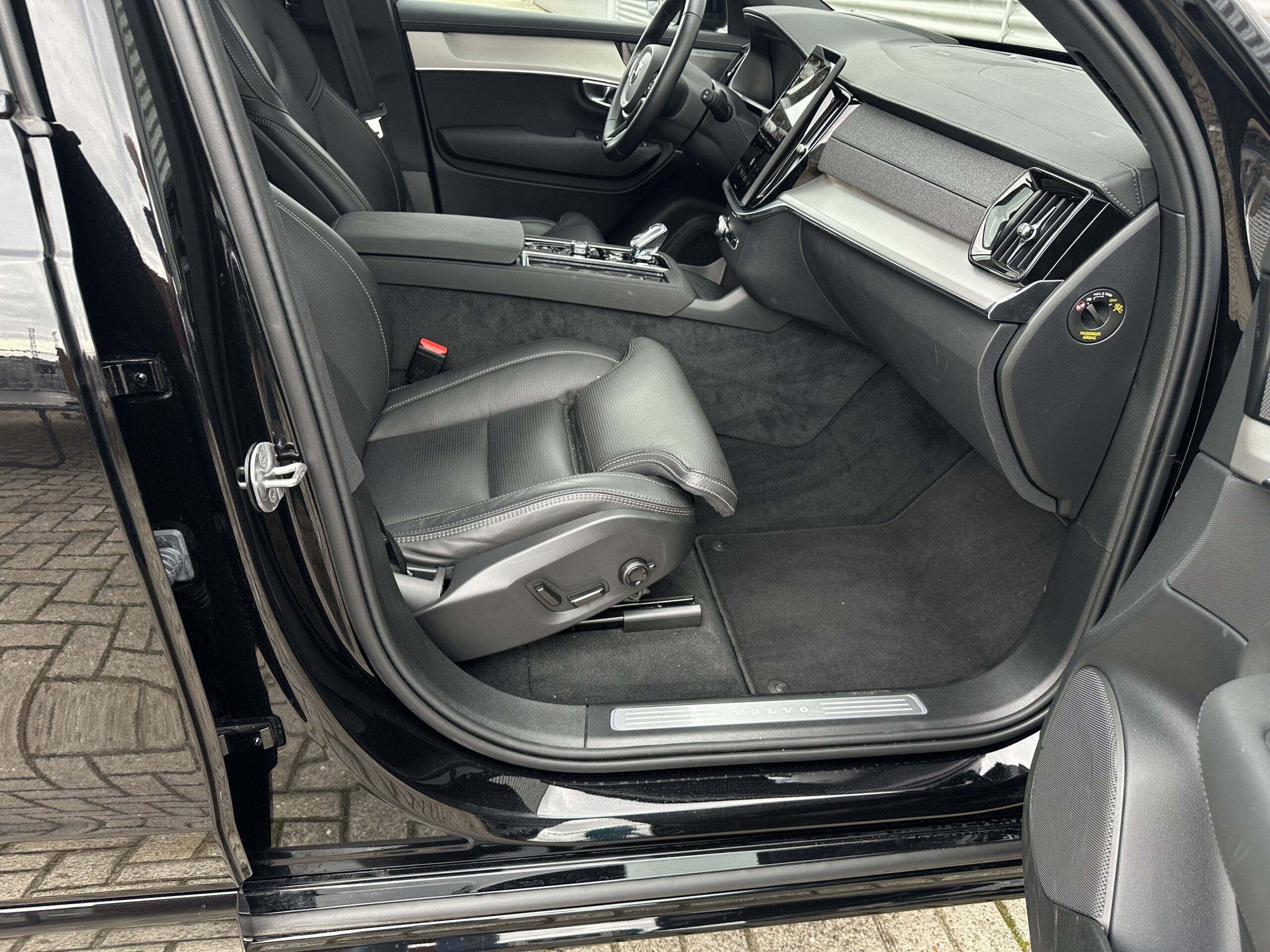 
								Volvo XC90 Black Edition Plus T8 PLUG IN HYBRID full									