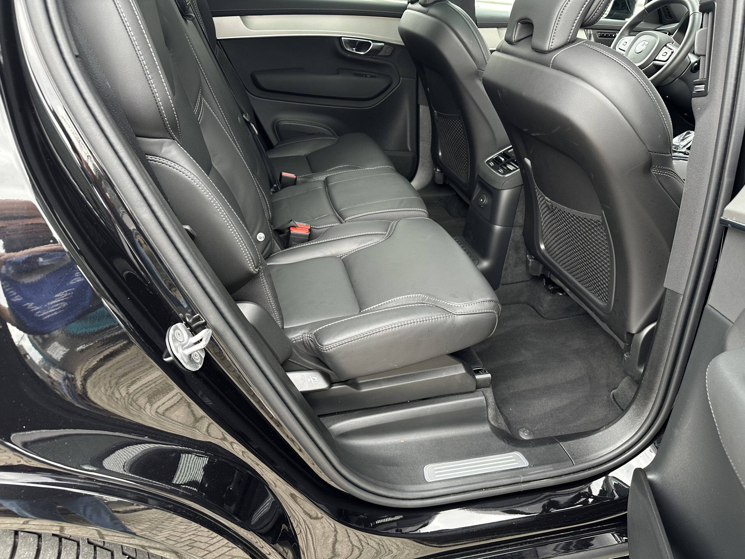 
								Volvo XC90 Black Edition Plus T8 PLUG IN HYBRID full									