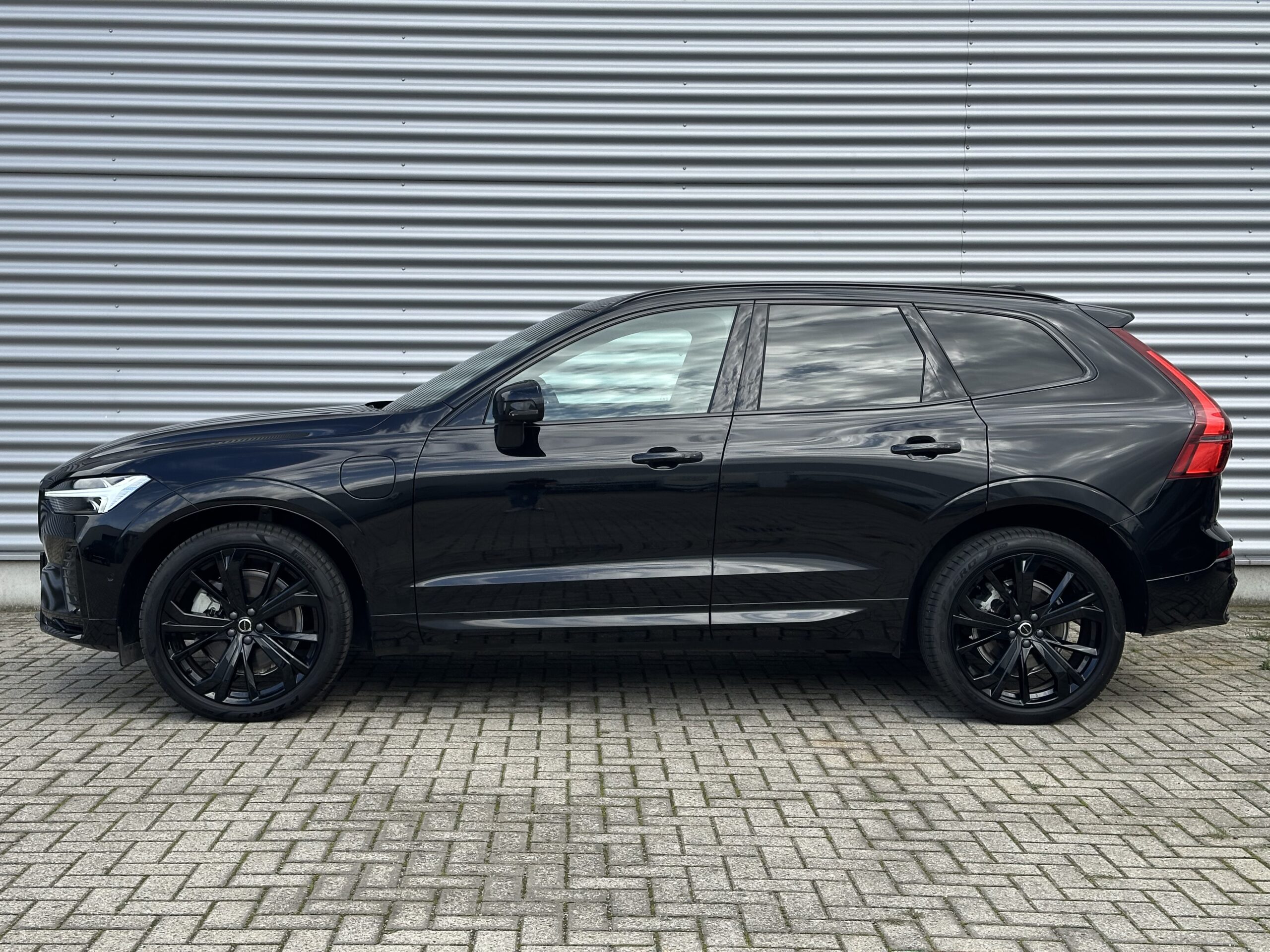 
								Volvo XC60 T6 Facelift Black Edition Ultra – Panoramadak – HUD – Harman full									