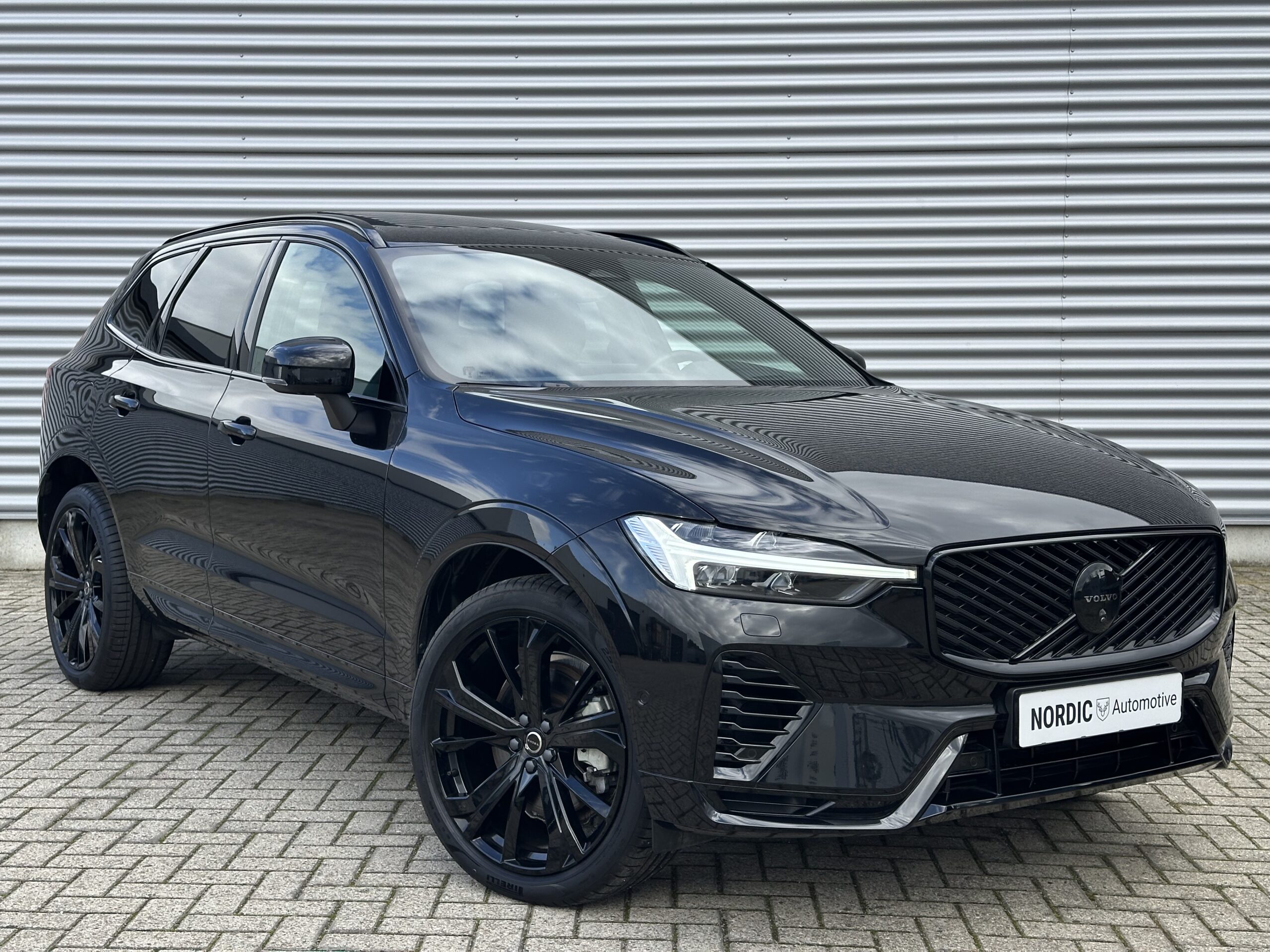 
								Volvo XC60 T6 Facelift Black Edition Ultra – Panoramadak – HUD – Harman full									