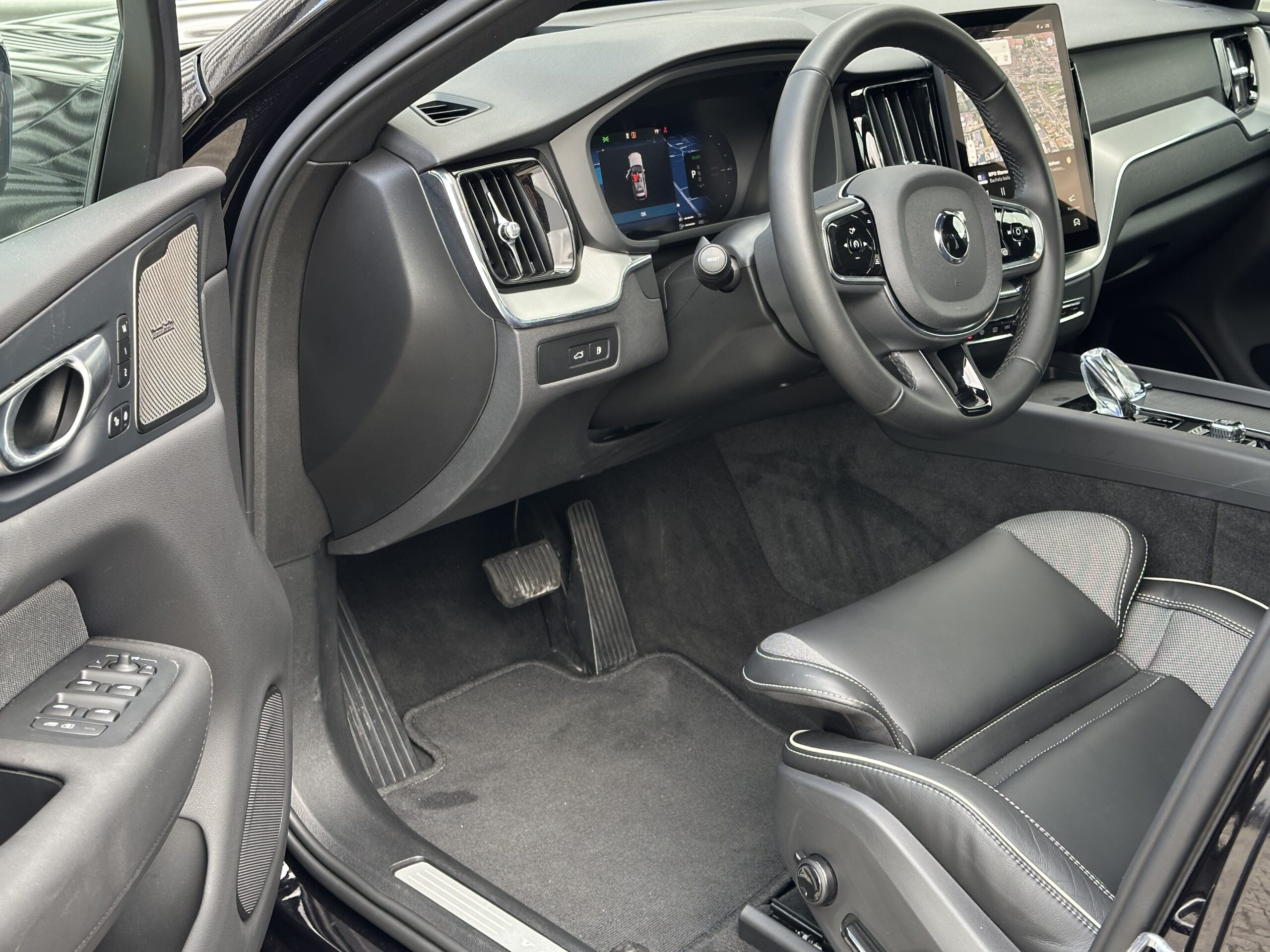 
								Volvo XC60 T6 Facelift Black Edition Ultra – Panoramadak – HUD – Harman full									