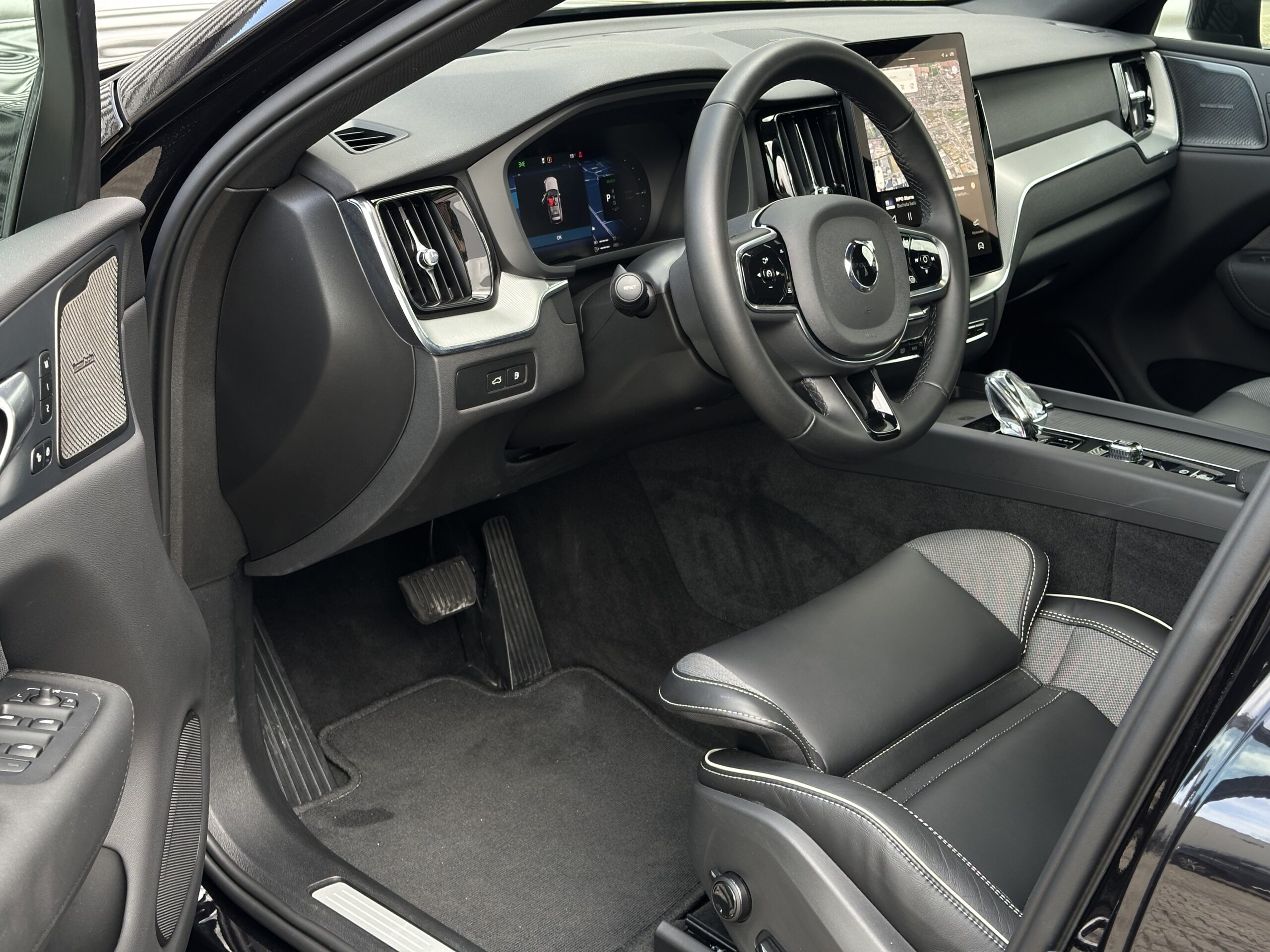 
								Volvo XC60 T6 Facelift Black Edition Ultra – Panoramadak – HUD – Harman full									