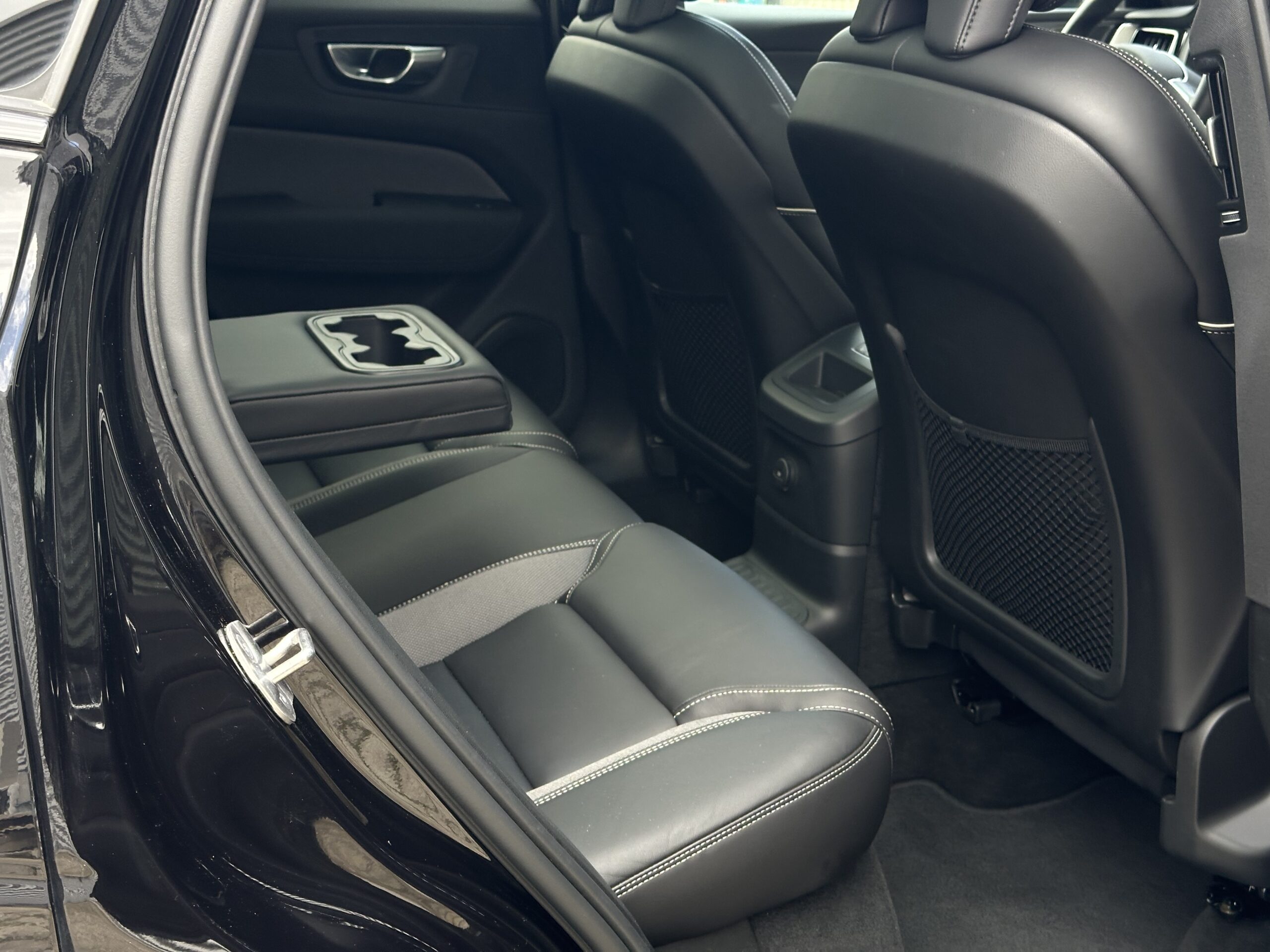 
								Volvo XC60 T6 Facelift Black Edition Ultra – Panoramadak – HUD – Harman full									