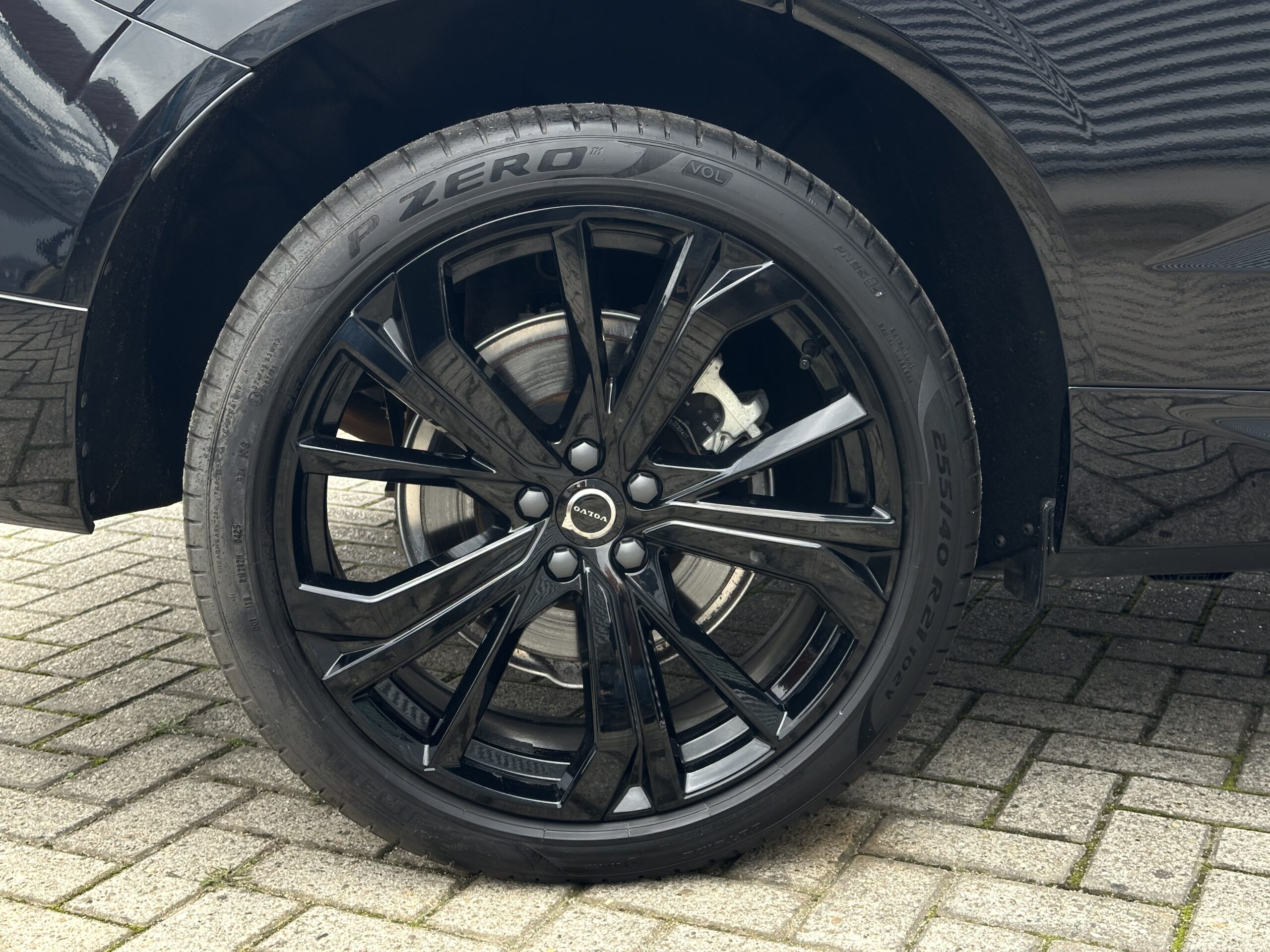 
								Volvo XC60 T6 Facelift Black Edition Ultra – Panoramadak – HUD – Harman full									