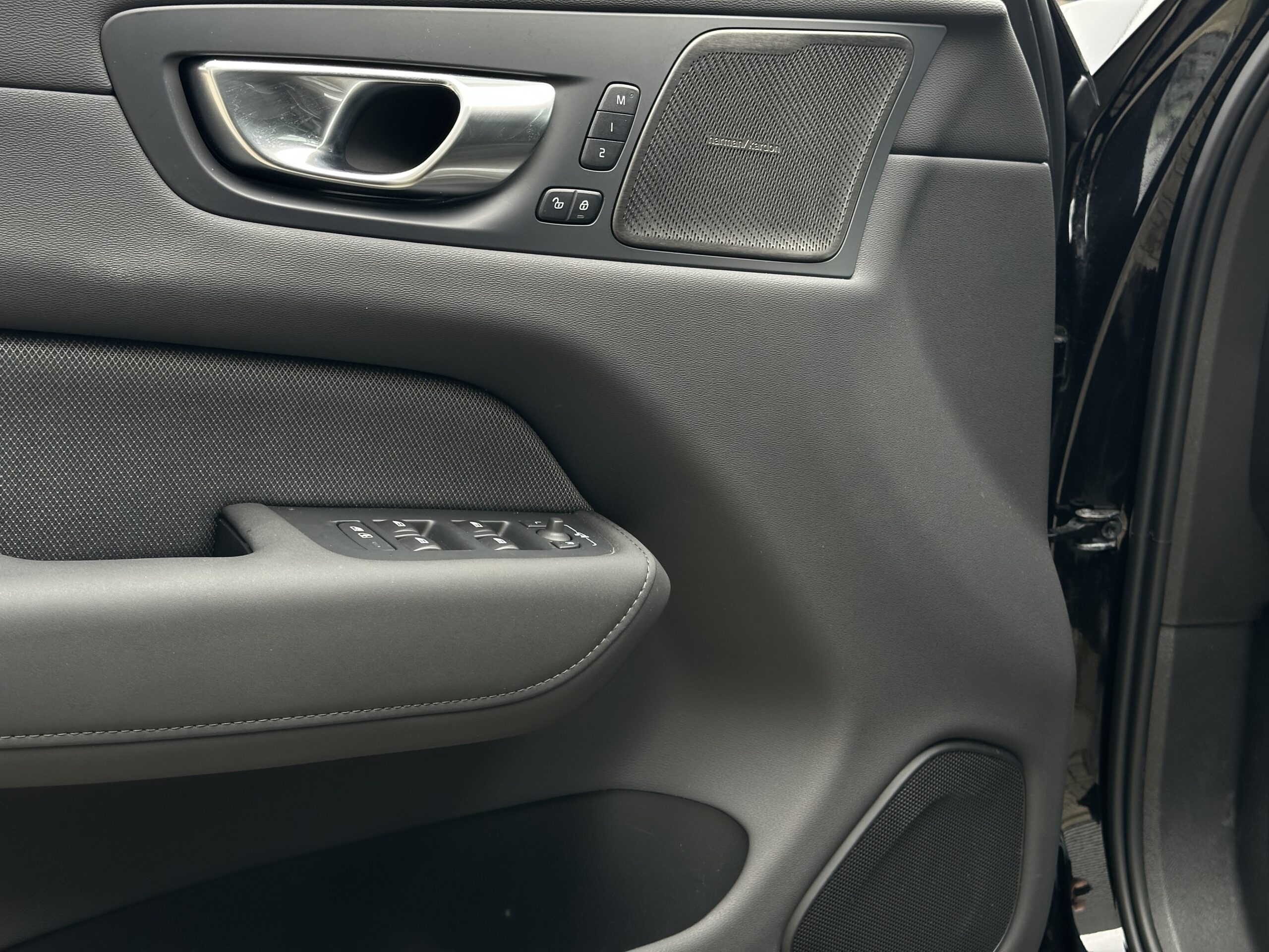
								Volvo XC60 T6 Facelift Black Edition Ultra – Panoramadak – HUD – Harman full									