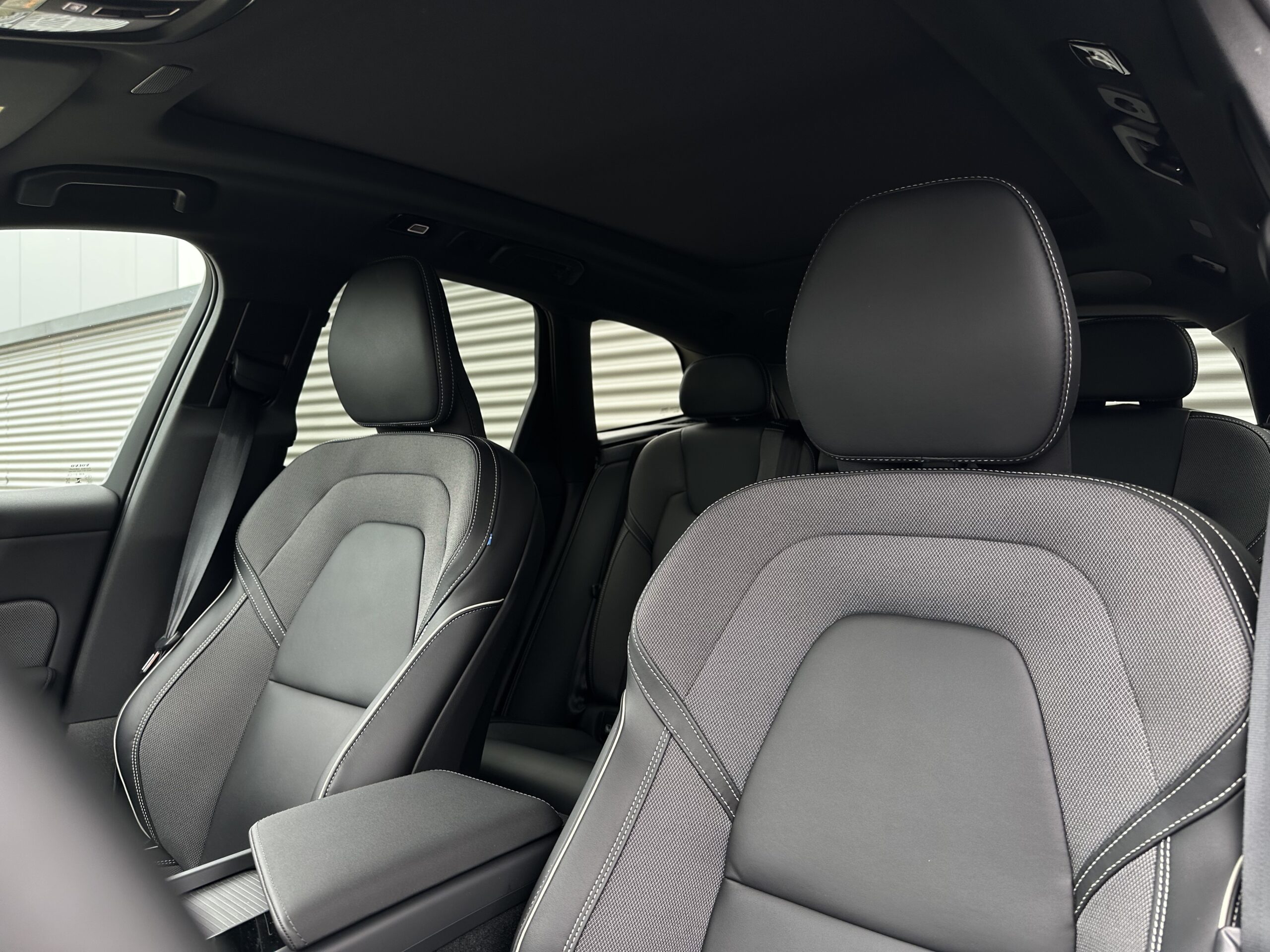 
								Volvo XC60 T6 Facelift Black Edition Ultra – Panoramadak – HUD – Harman full									