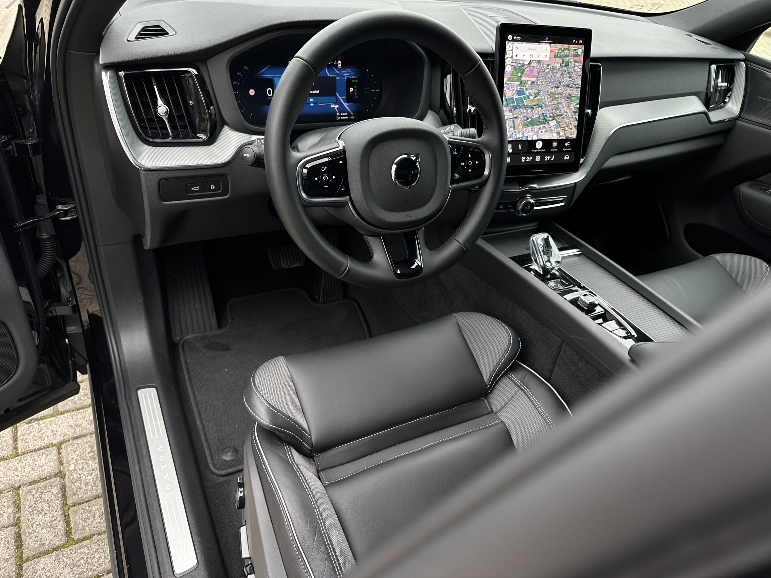 
								Volvo XC60 T6 Facelift Black Edition Ultra – Panoramadak – HUD – Harman full									